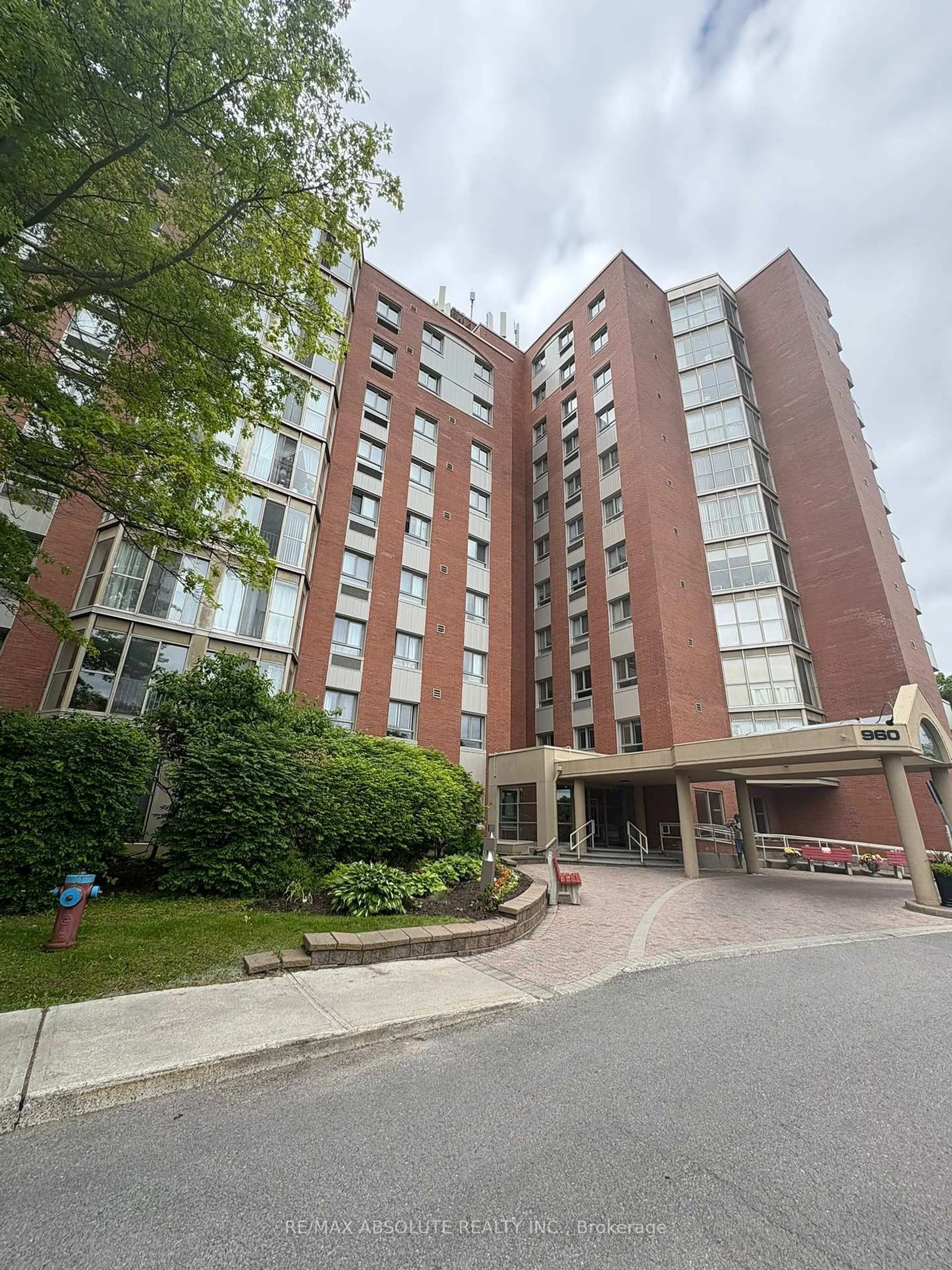 Indoor foyer for 960 Teron Rd #704, Ottawa Ontario K2K 2B6