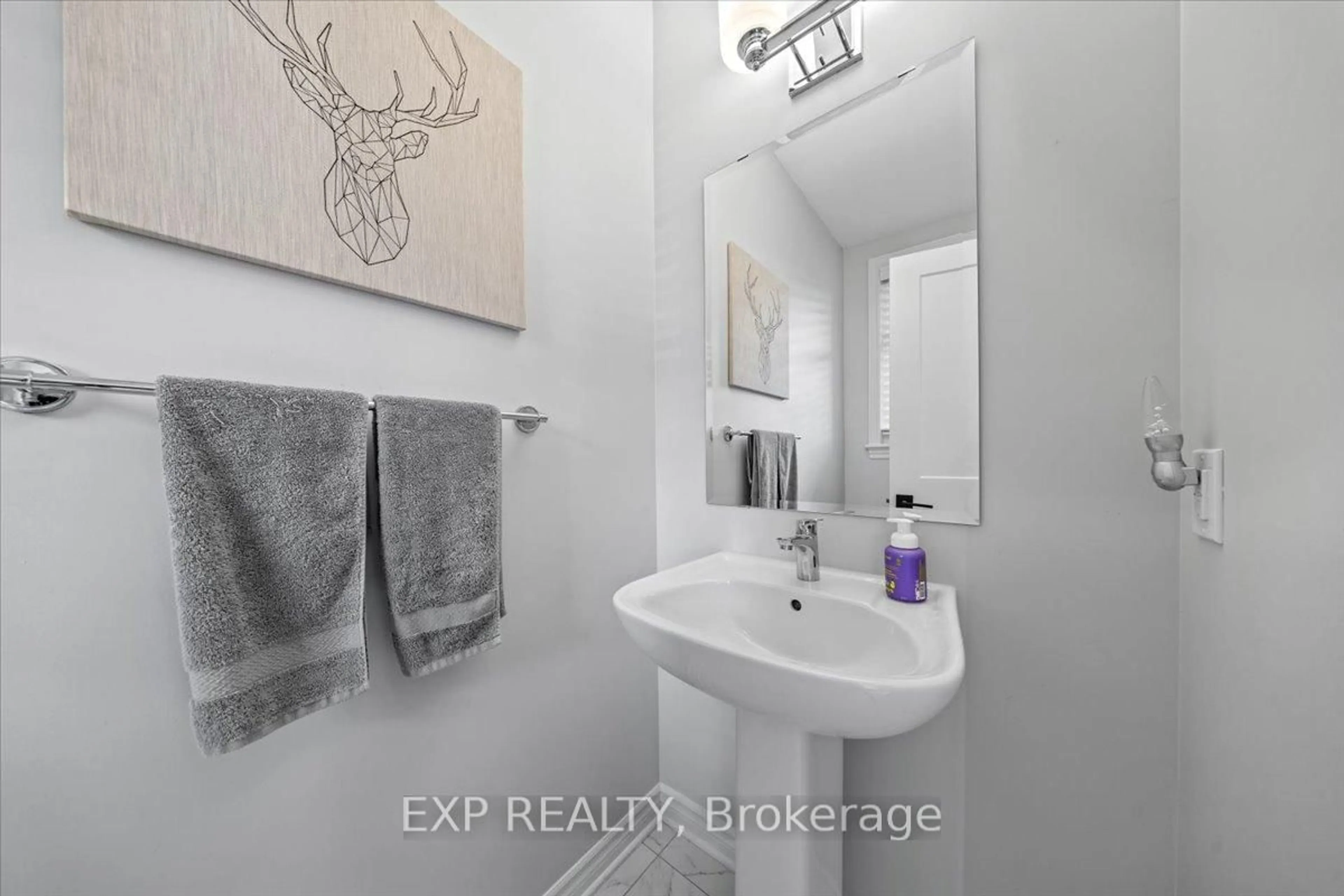 Standard bathroom, ceramic/tile floor for 42 Jardiniere St, Ottawa Ontario K2S 2K3