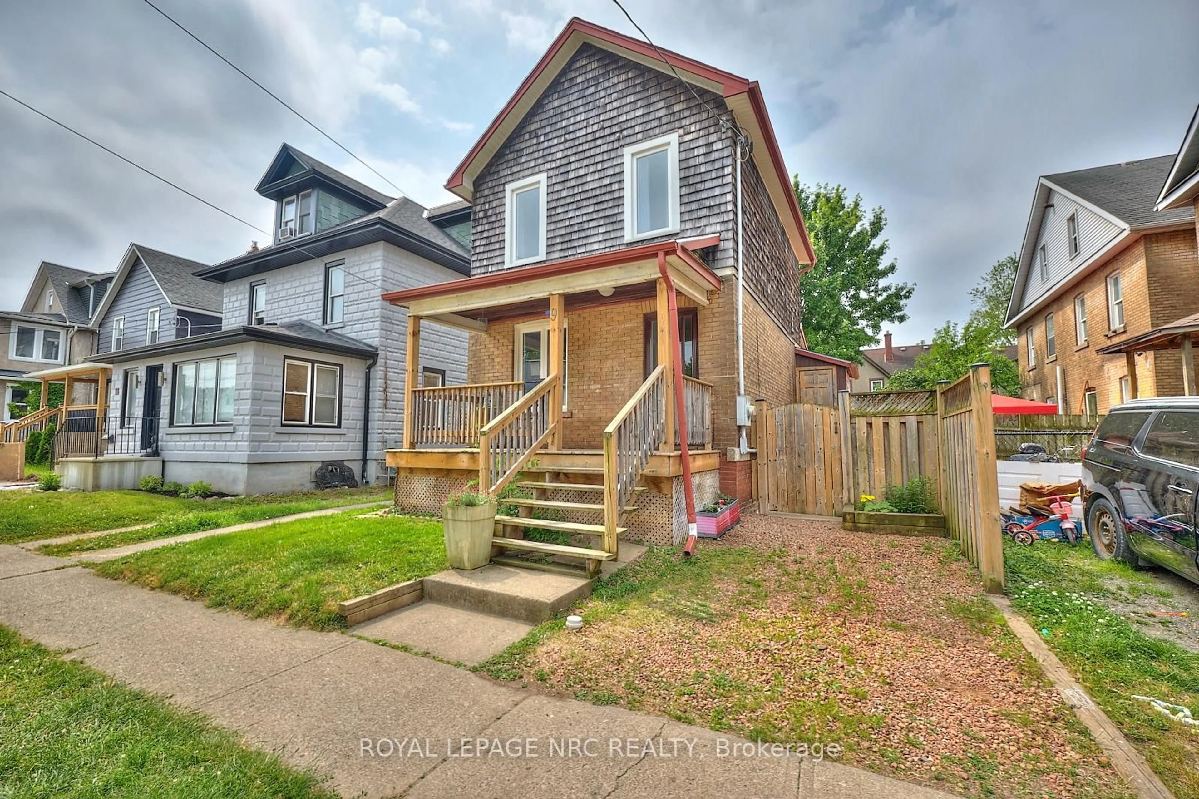 Unknown for 9 Asher St, Welland Ontario L3B 4H9