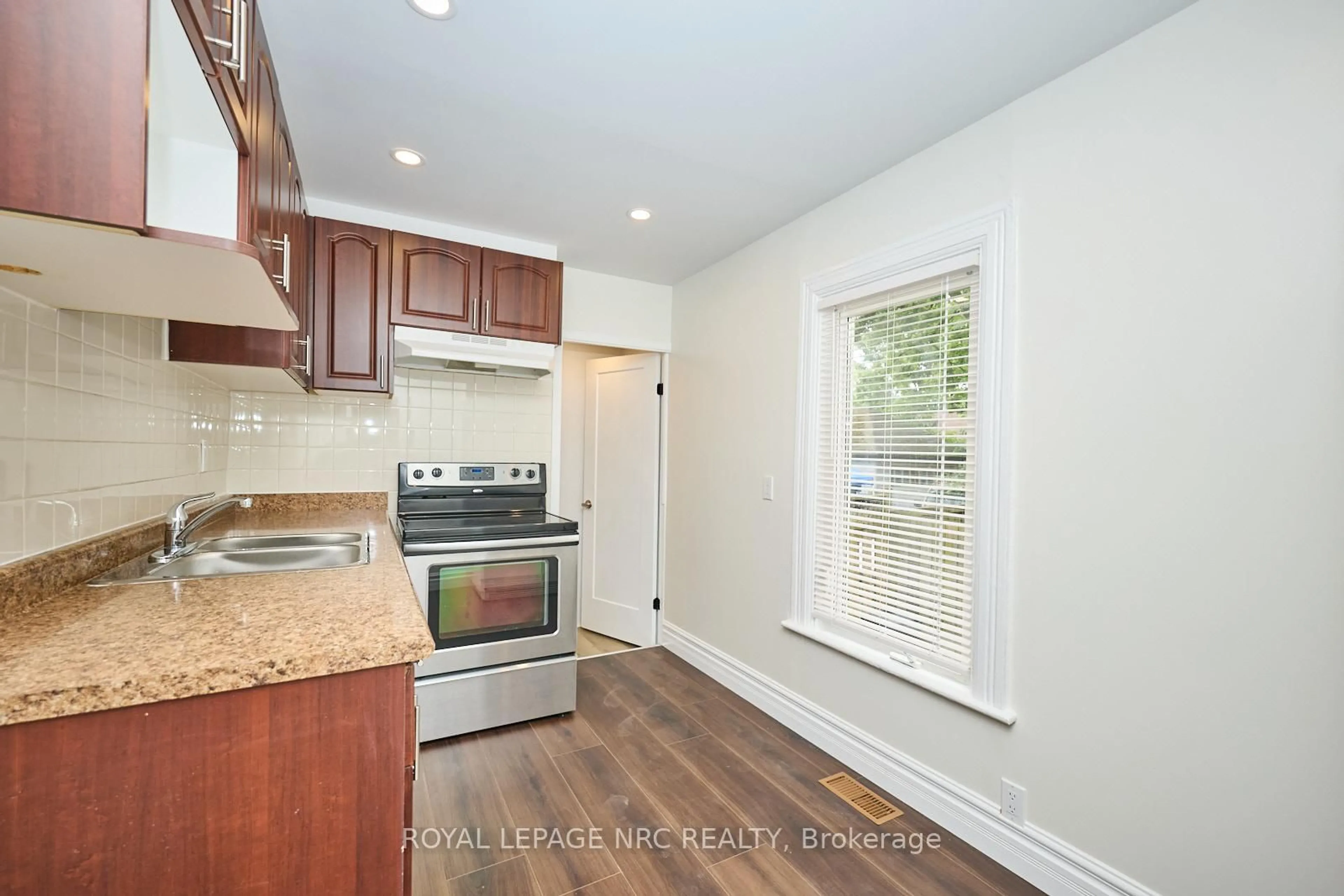 Unknown for 9 Asher St, Welland Ontario L3B 4H9
