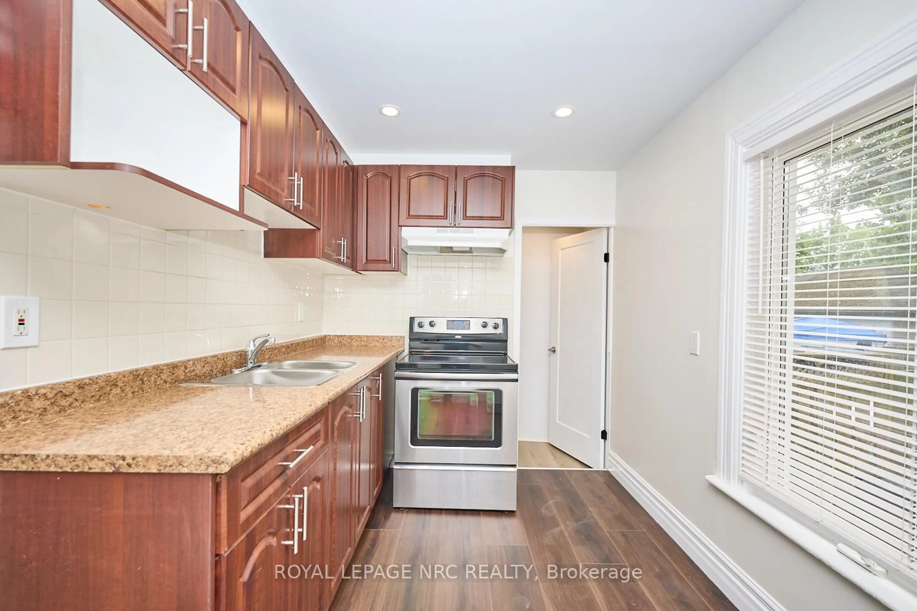 Standard kitchen, unknown for 9 Asher St, Welland Ontario L3B 4H9