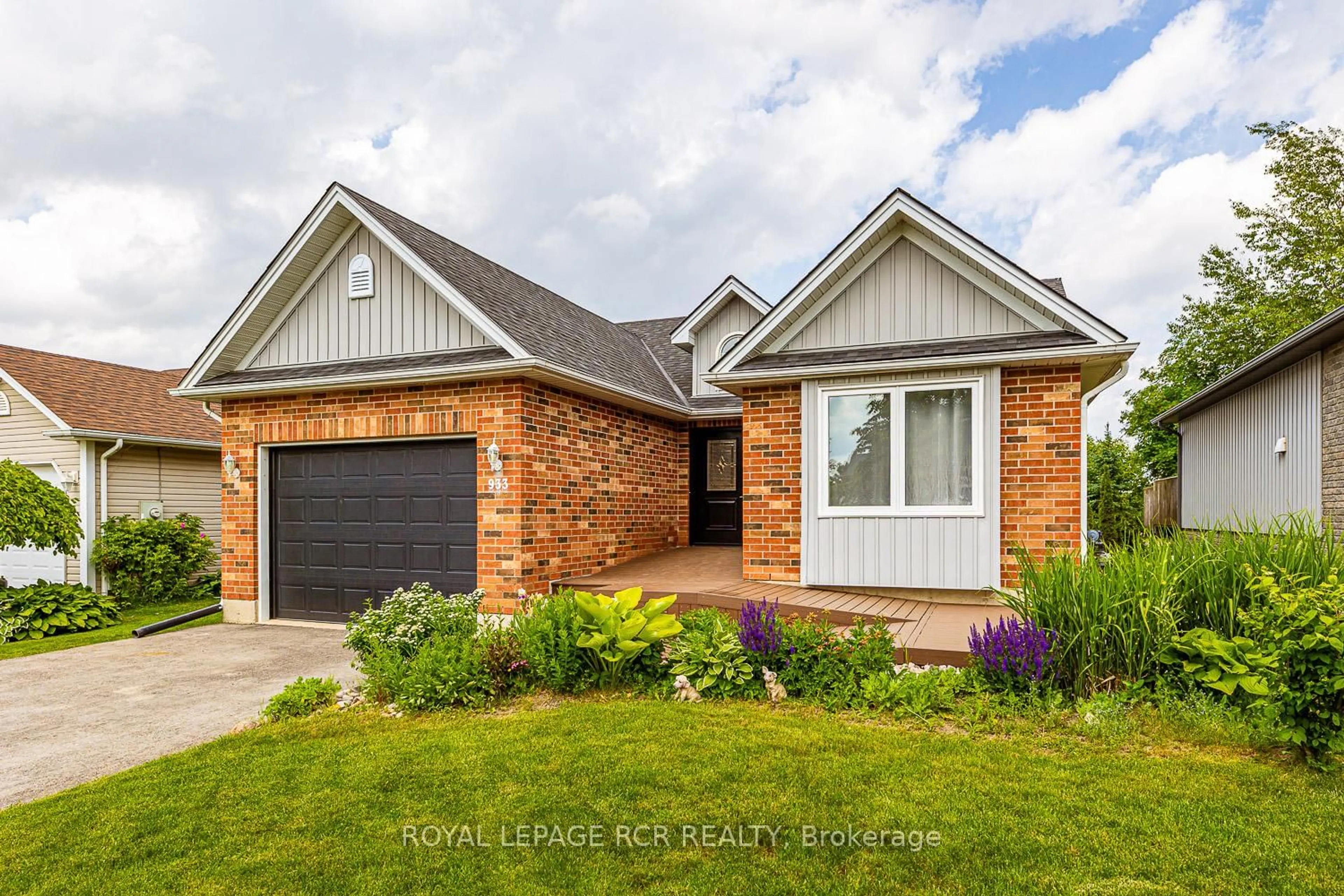Home with brick exterior material, street for 933 Greenwood Cres, Shelburne Ontario L9W 2Y9