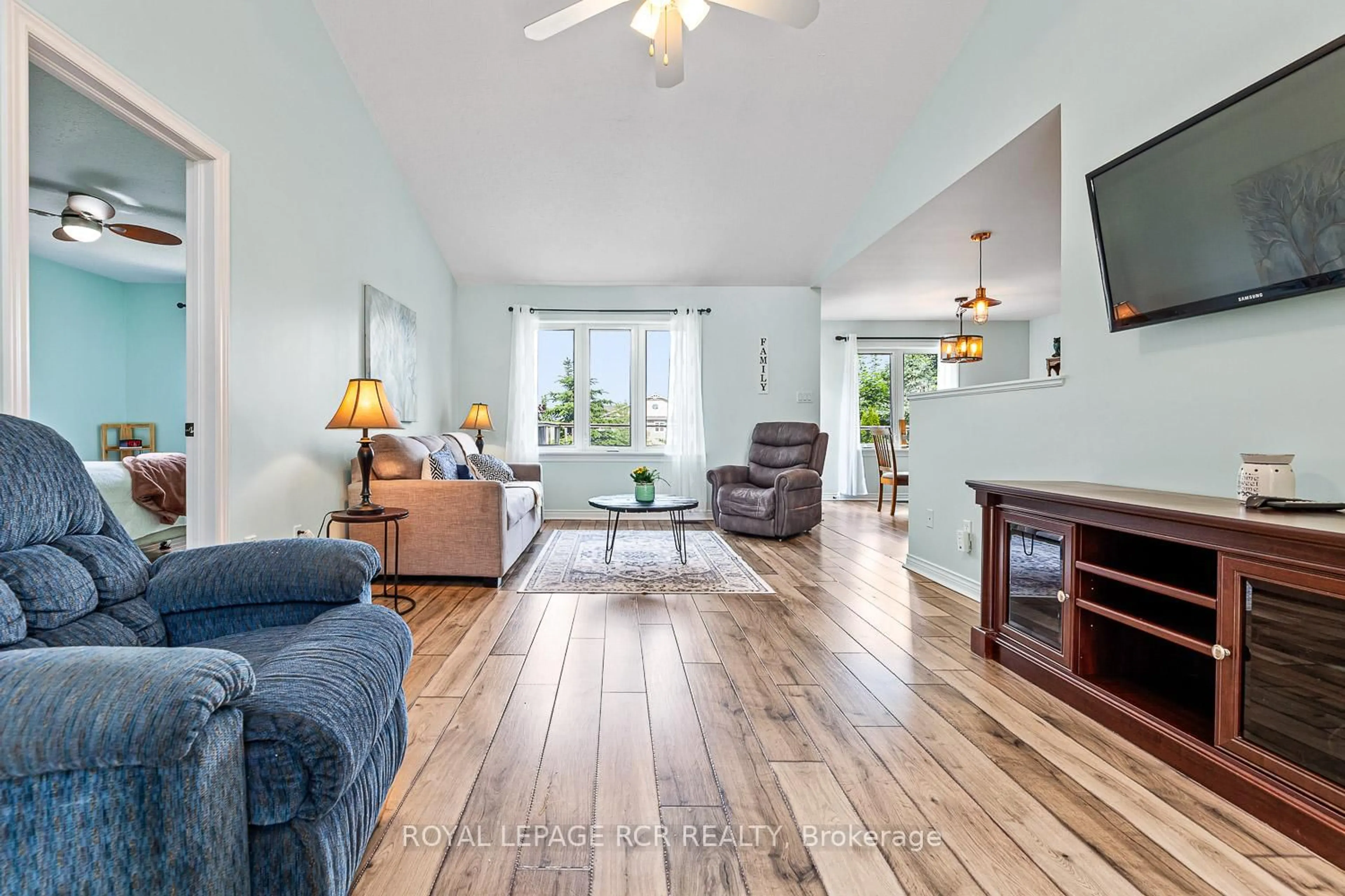 Living room with furniture, unknown for 933 Greenwood Cres, Shelburne Ontario L9W 2Y9