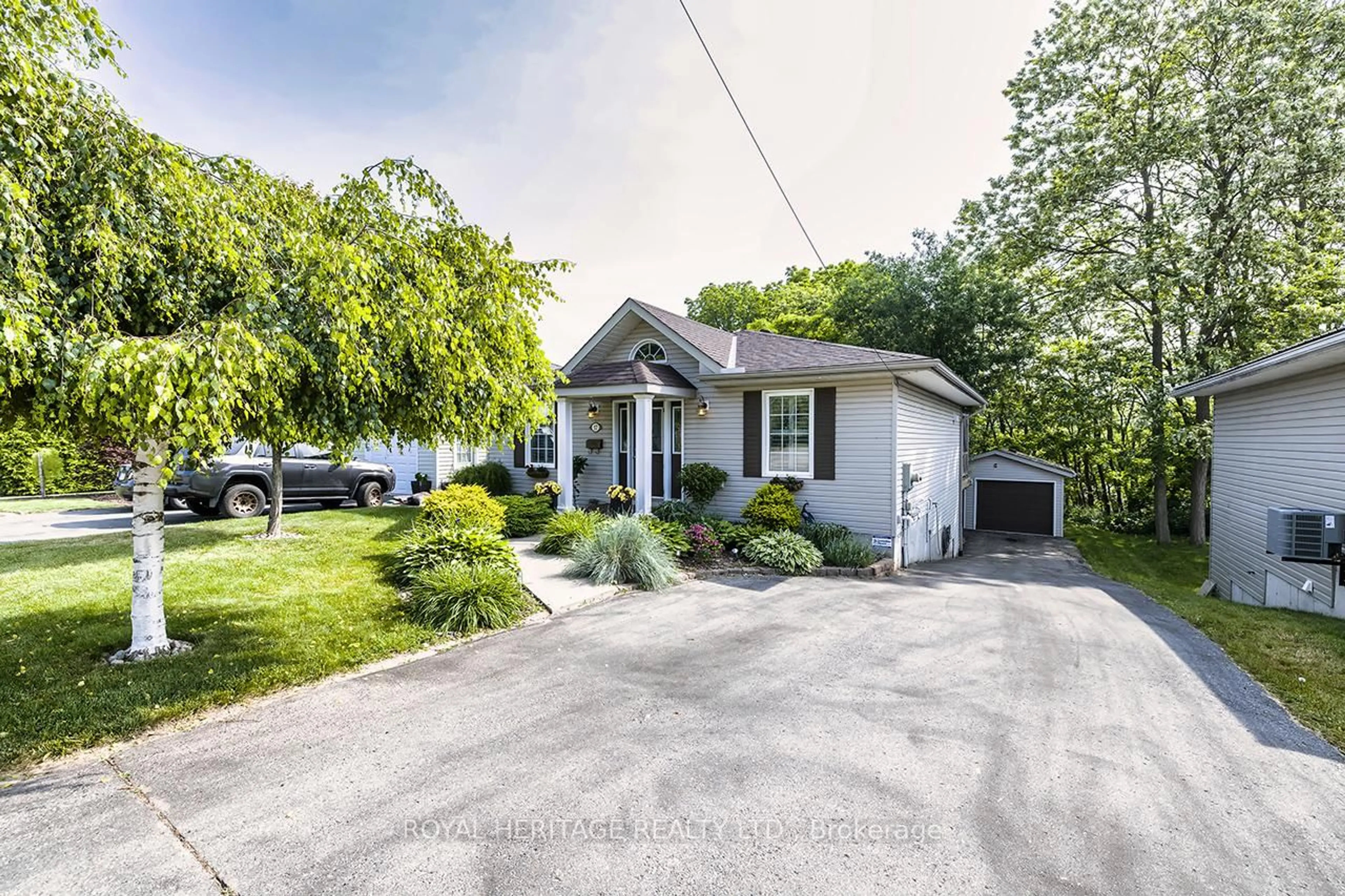 A pic from outside/outdoor area/front of a property/back of a property/a pic from drone, street for 17 Chestnut Hill, Port Hope Ontario L1A 2B1