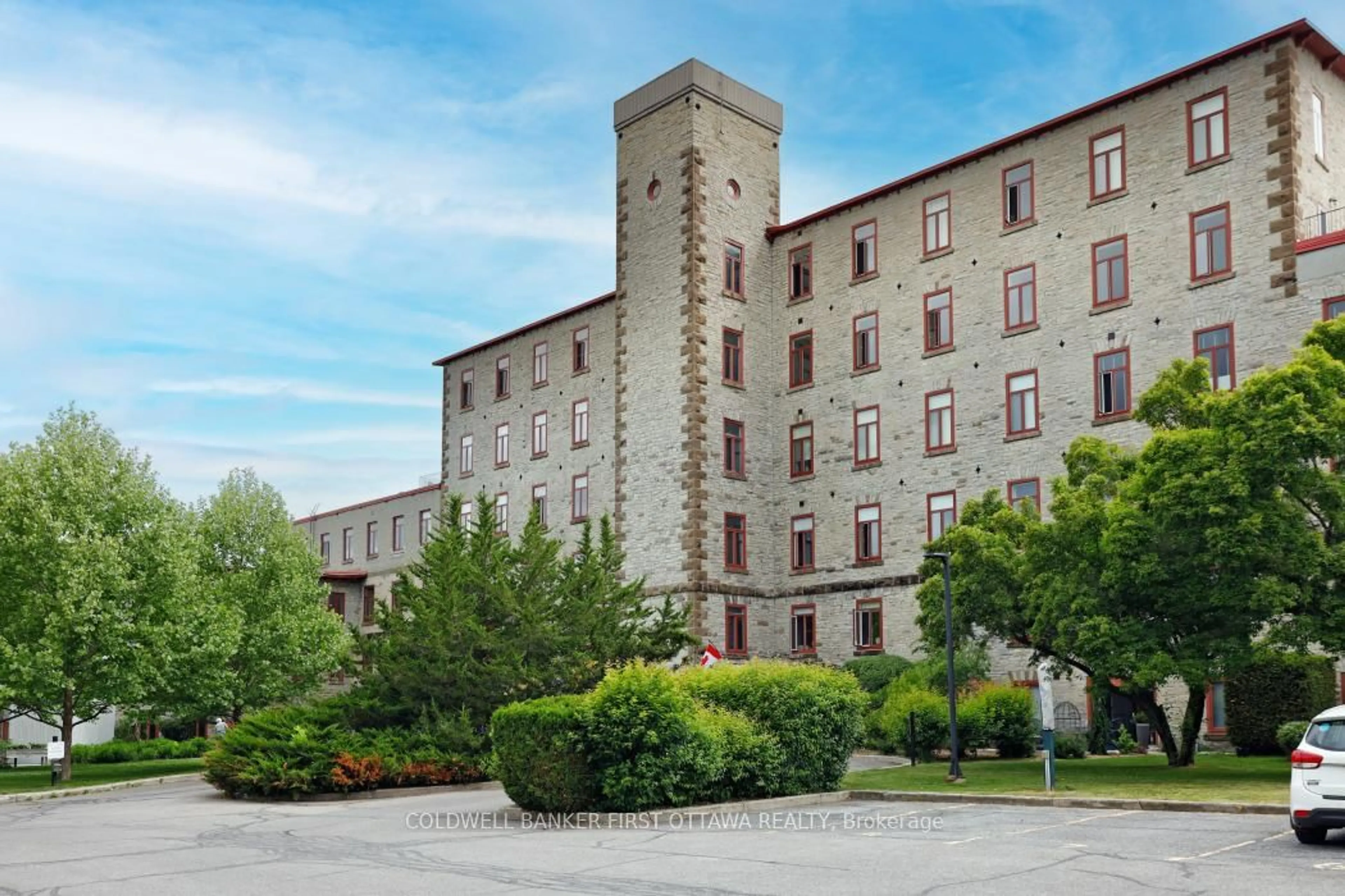 Patio, building for 1 Rosamond St #109, Almonte Ontario K0A 1A0