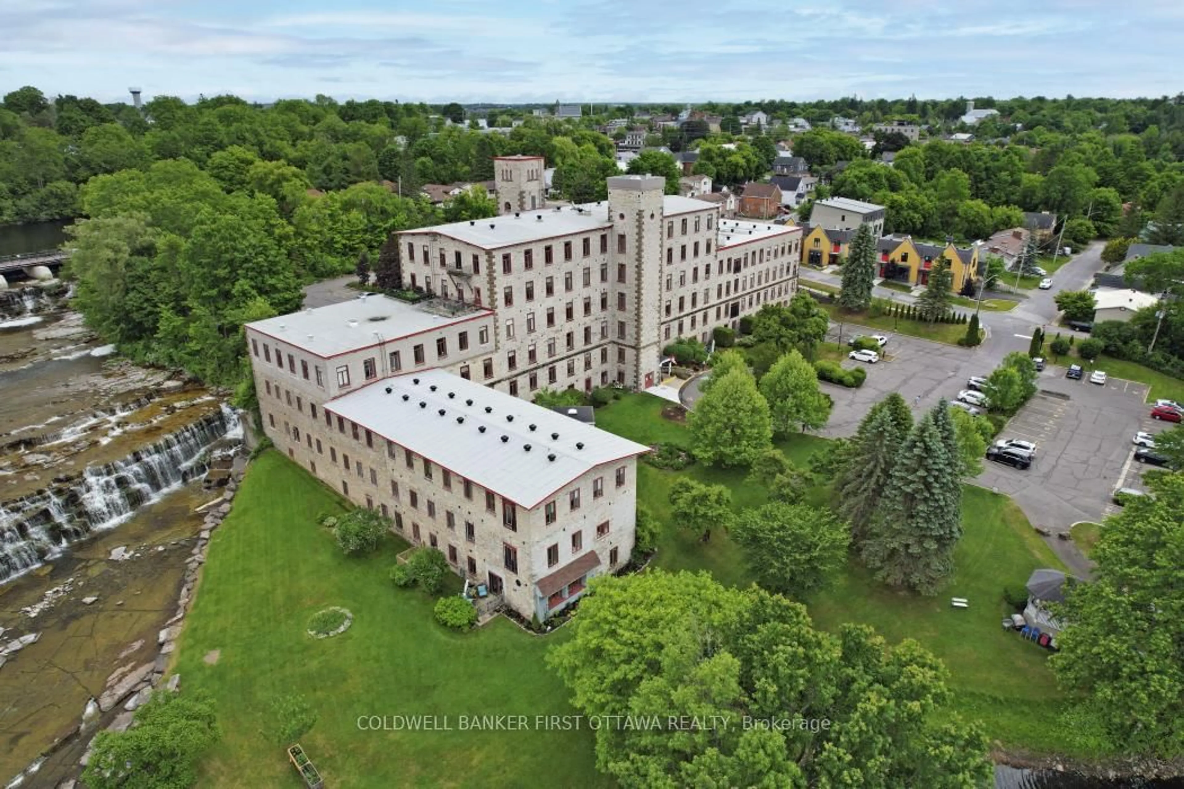 A pic from outside/outdoor area/front of a property/back of a property/a pic from drone, building for 1 Rosamond St #109, Almonte Ontario K0A 1A0