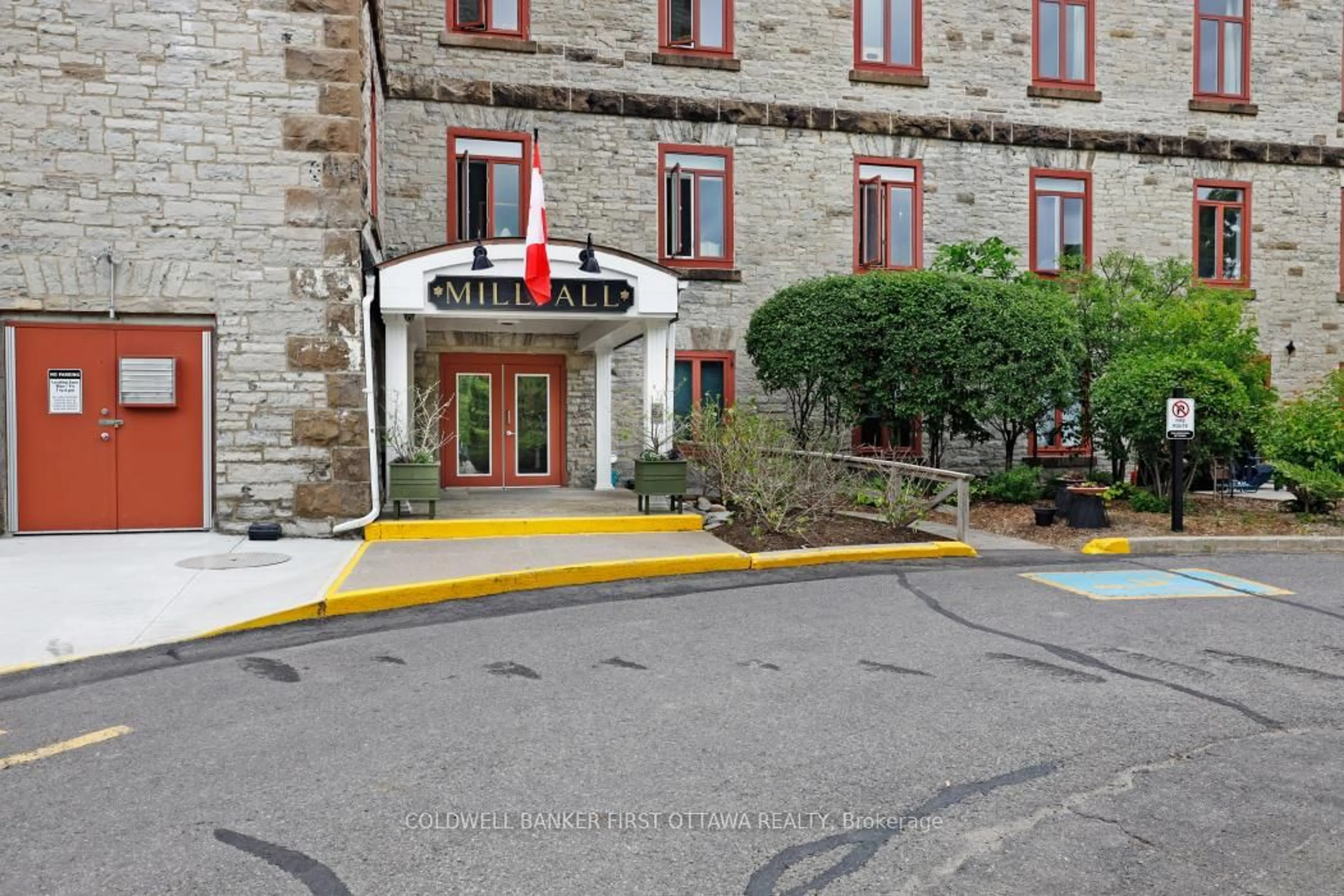 Lobby for 1 Rosamond St #109, Almonte Ontario K0A 1A0