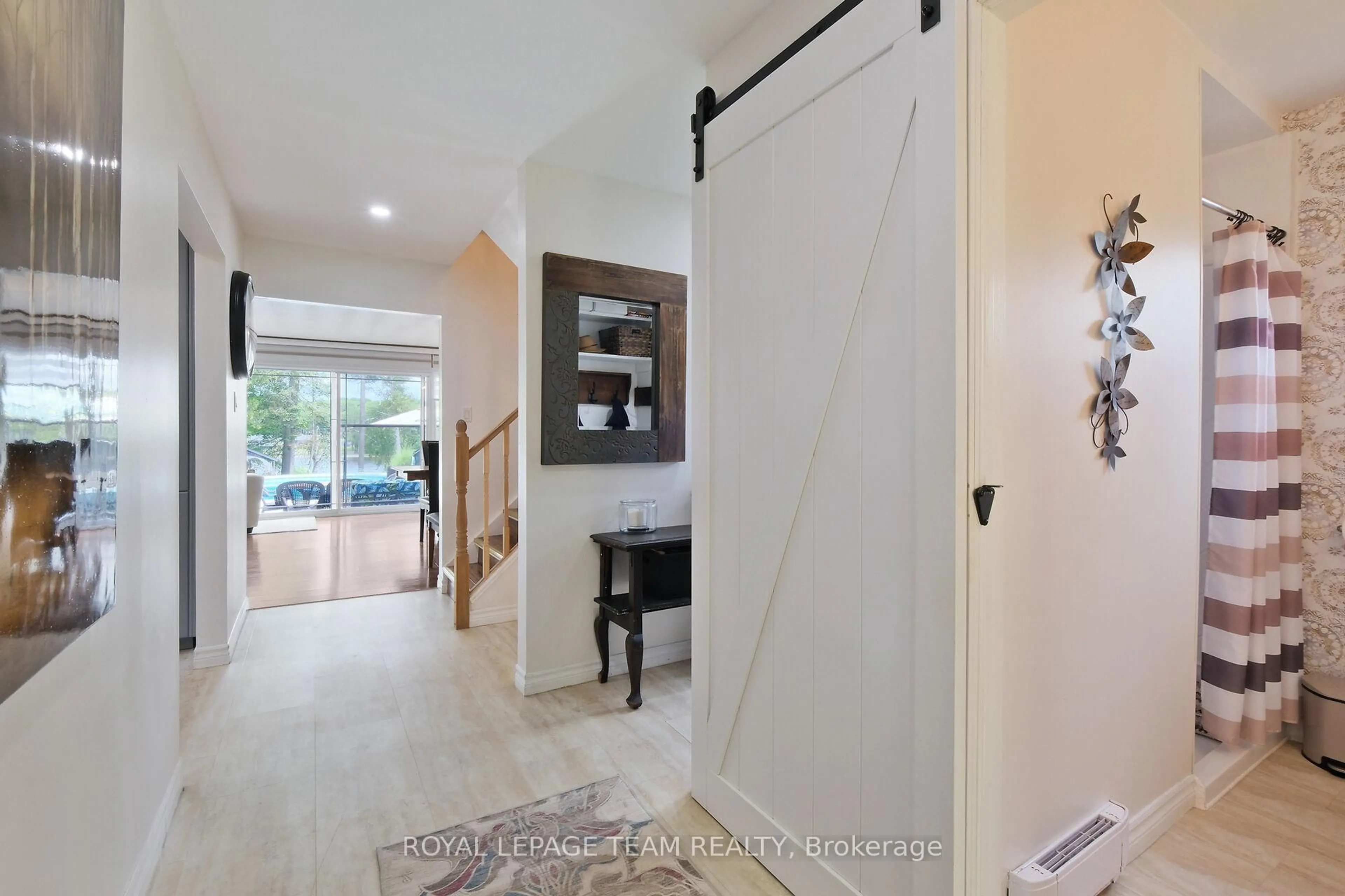 Indoor entryway for 4440 Tranquility Lane, Ottawa Ontario K0A 3M0