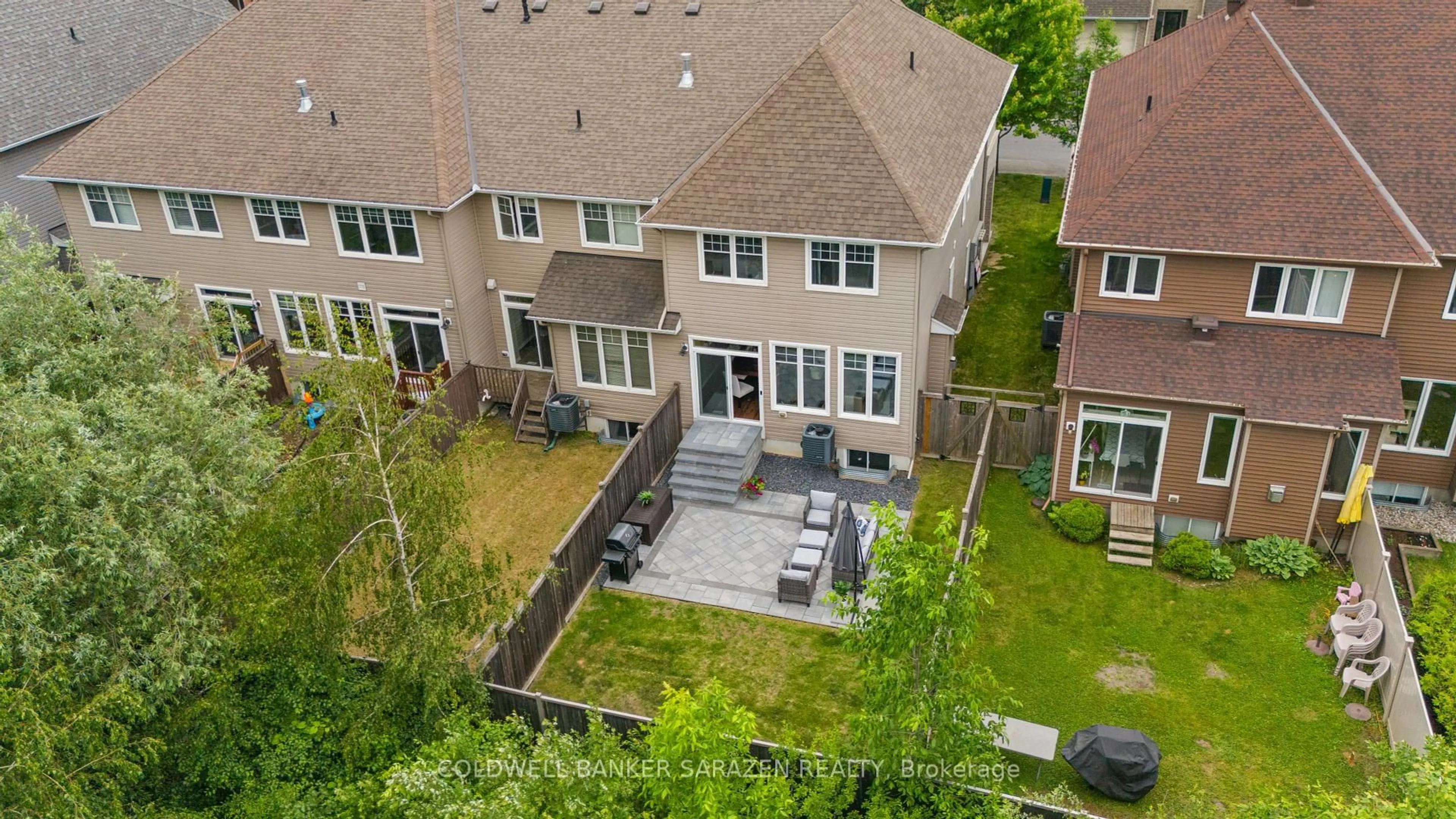 A pic from outside/outdoor area/front of a property/back of a property/a pic from drone, street for 931 Bunchberry Way, Ottawa Ontario K1T 0L6