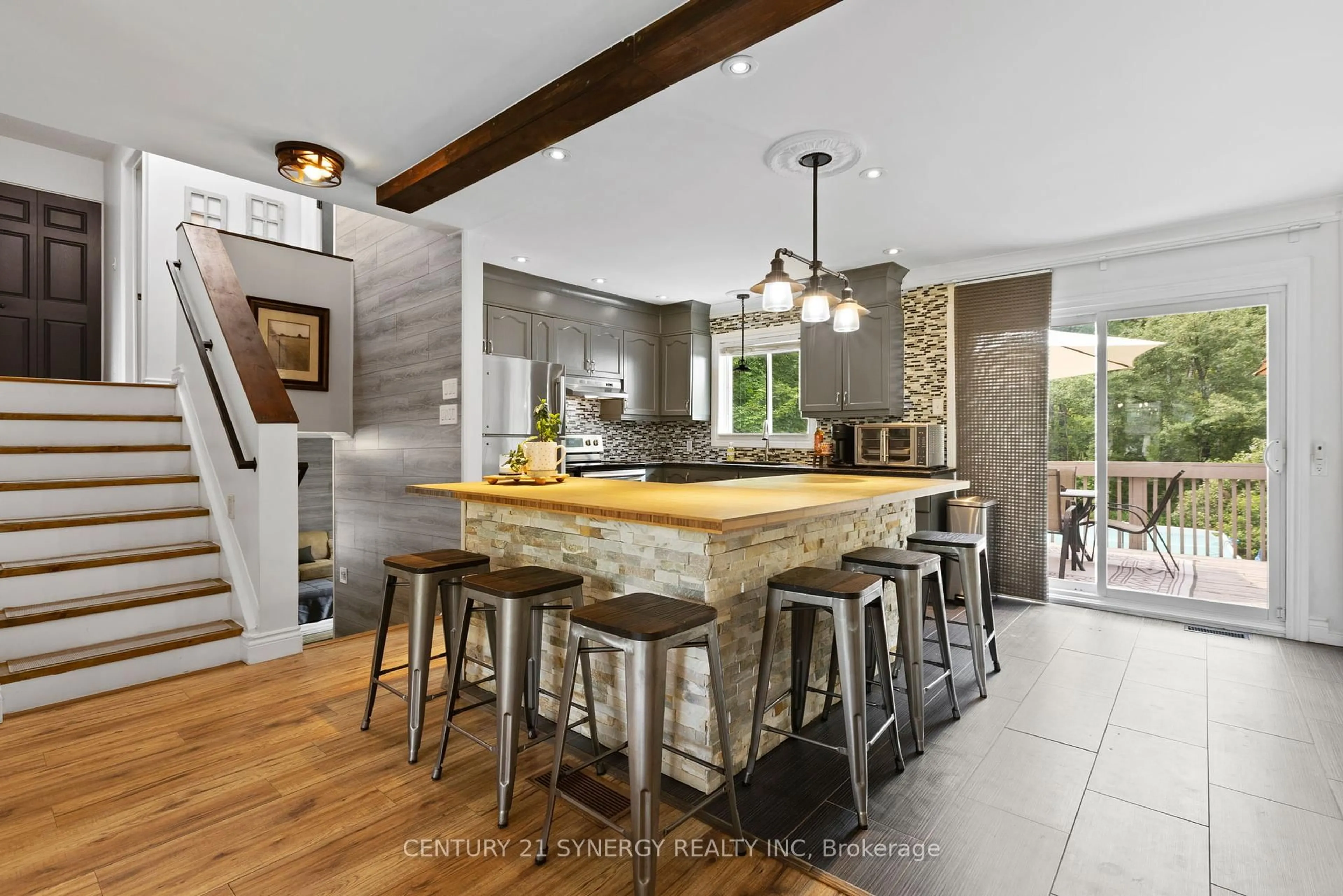 Open concept kitchen, unknown for 1130 Sycamore St, Clarence-Rockland Ontario K4K 1K9