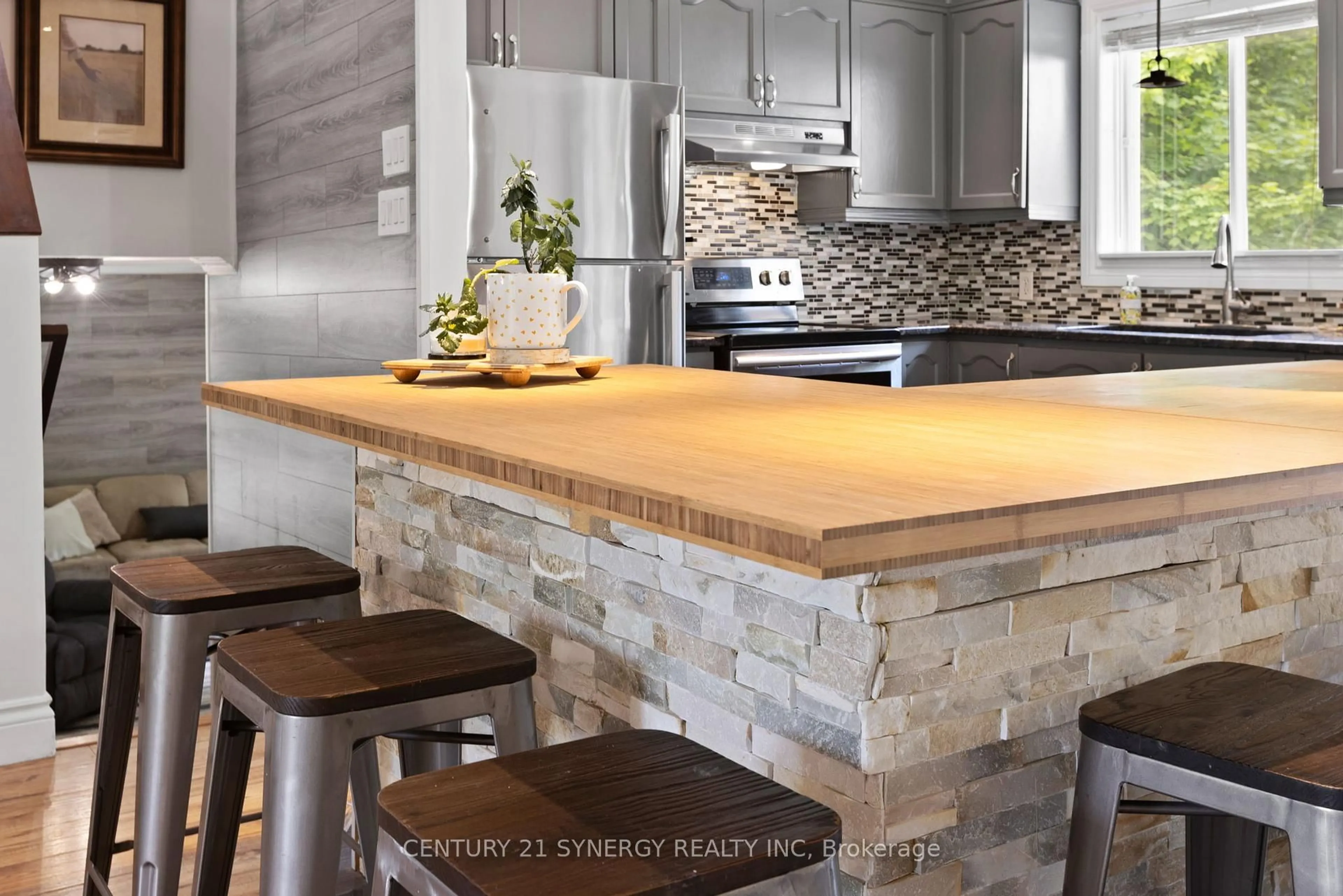 Contemporary kitchen, unknown for 1130 Sycamore St, Clarence-Rockland Ontario K4K 1K9