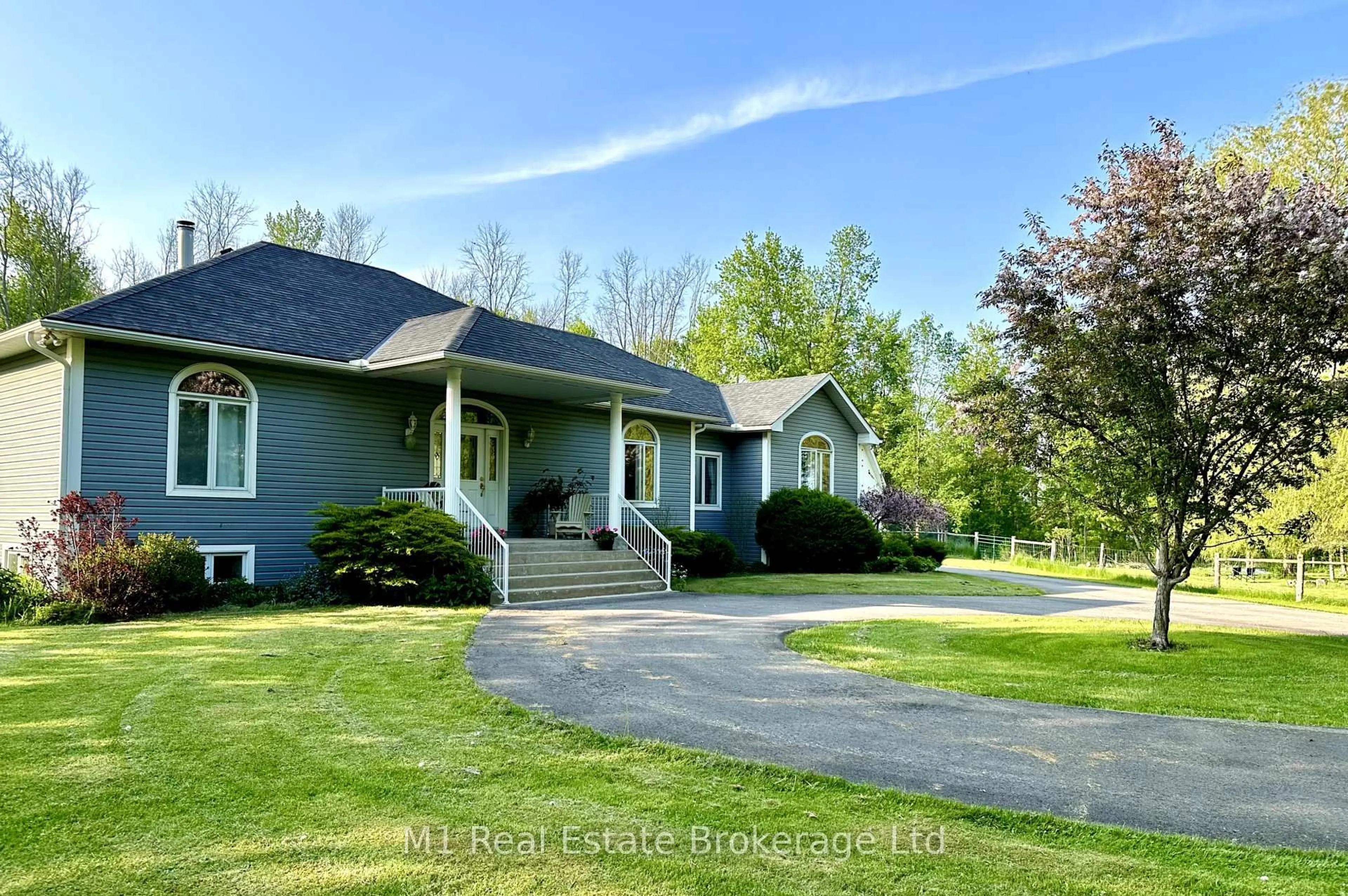A pic from outside/outdoor area/front of a property/back of a property/a pic from drone, unknown for 7610 Wellington Road 51 Rd, Guelph/Eramosa Ontario N1H 6J2