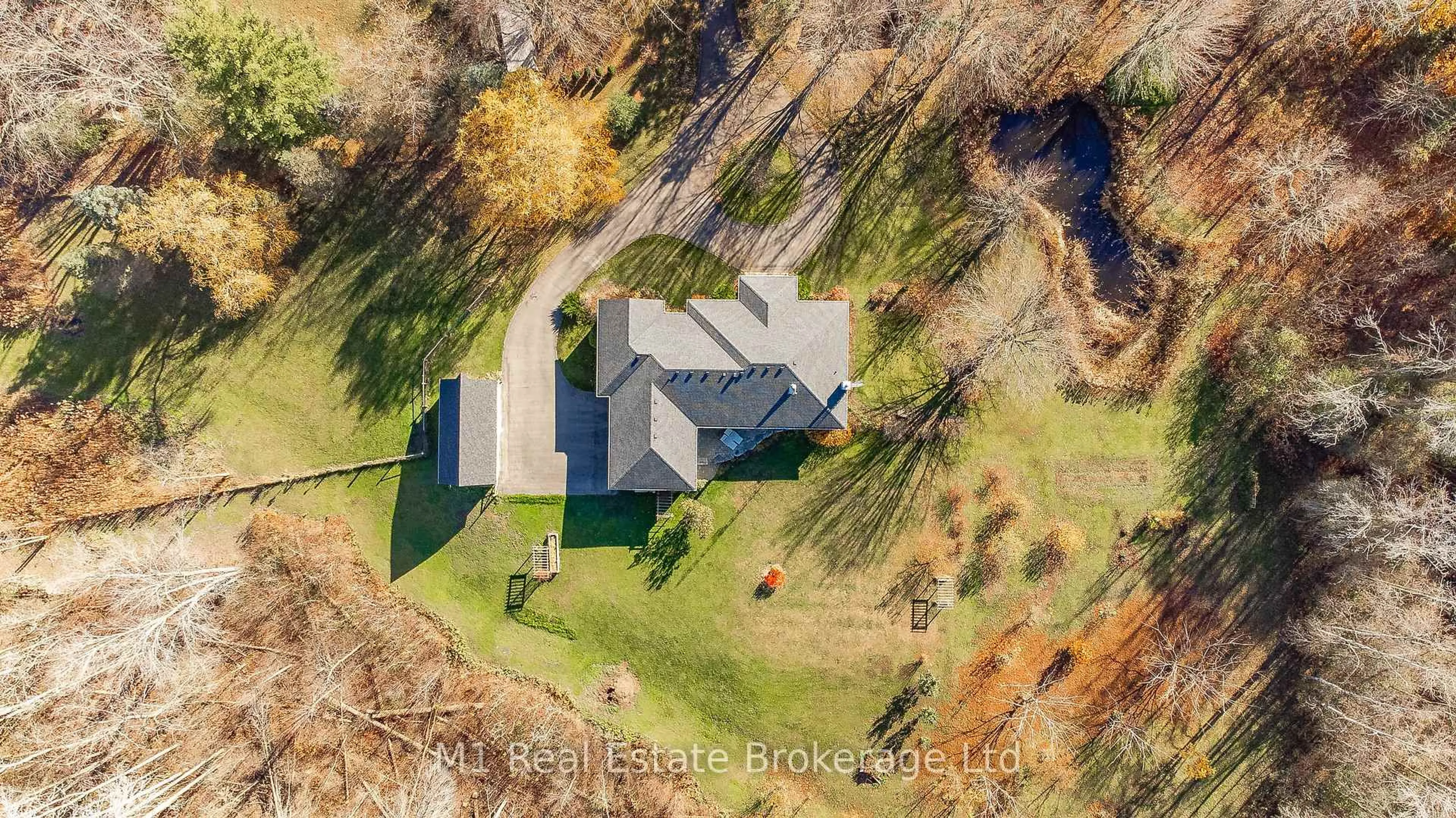 A pic from outside/outdoor area/front of a property/back of a property/a pic from drone, unknown for 7610 Wellington Road 51 Rd, Guelph/Eramosa Ontario N1H 6J2