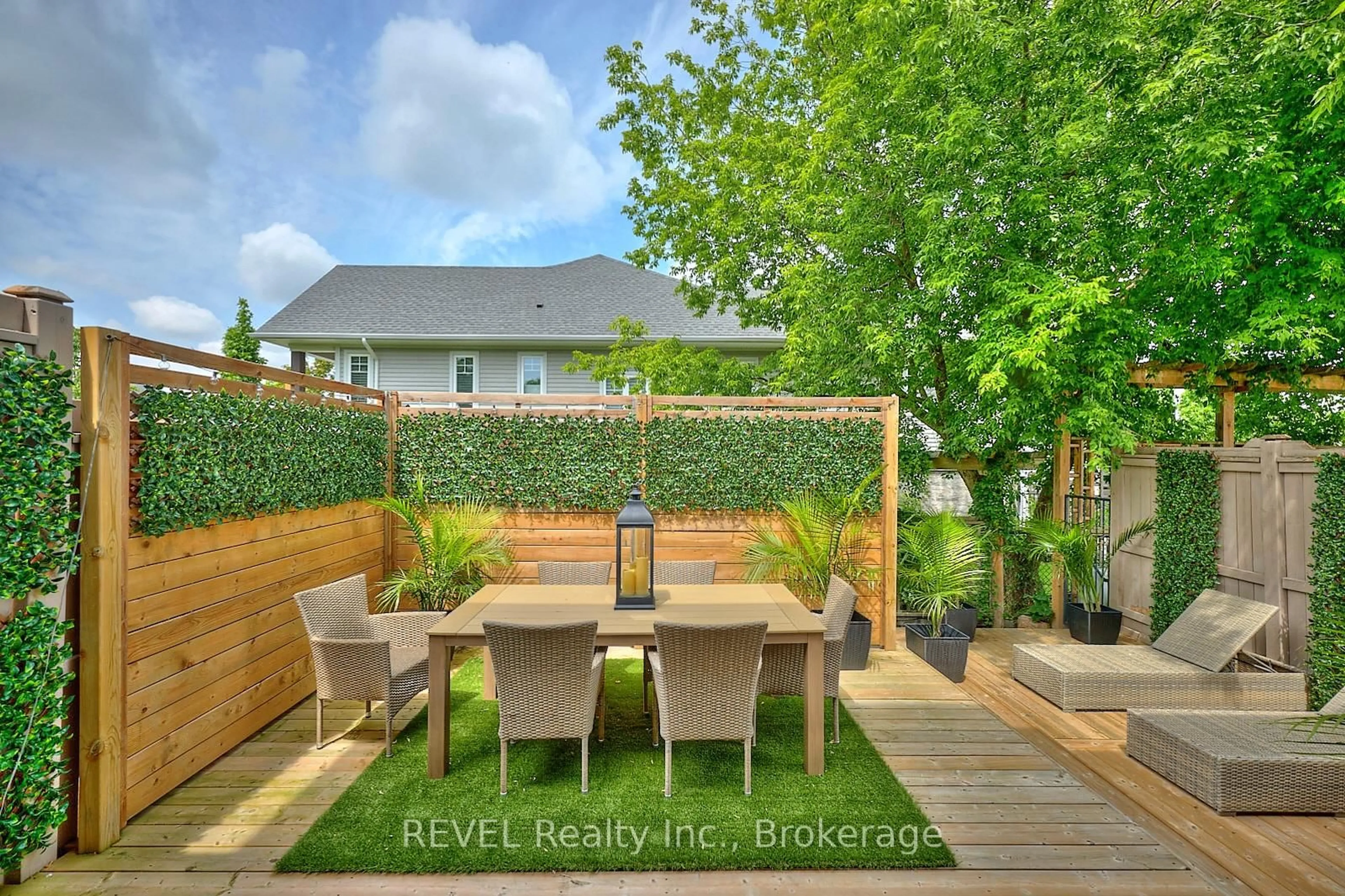 Patio, street for 26 Vintners Lane, Grimsby Ontario L3M 5N7