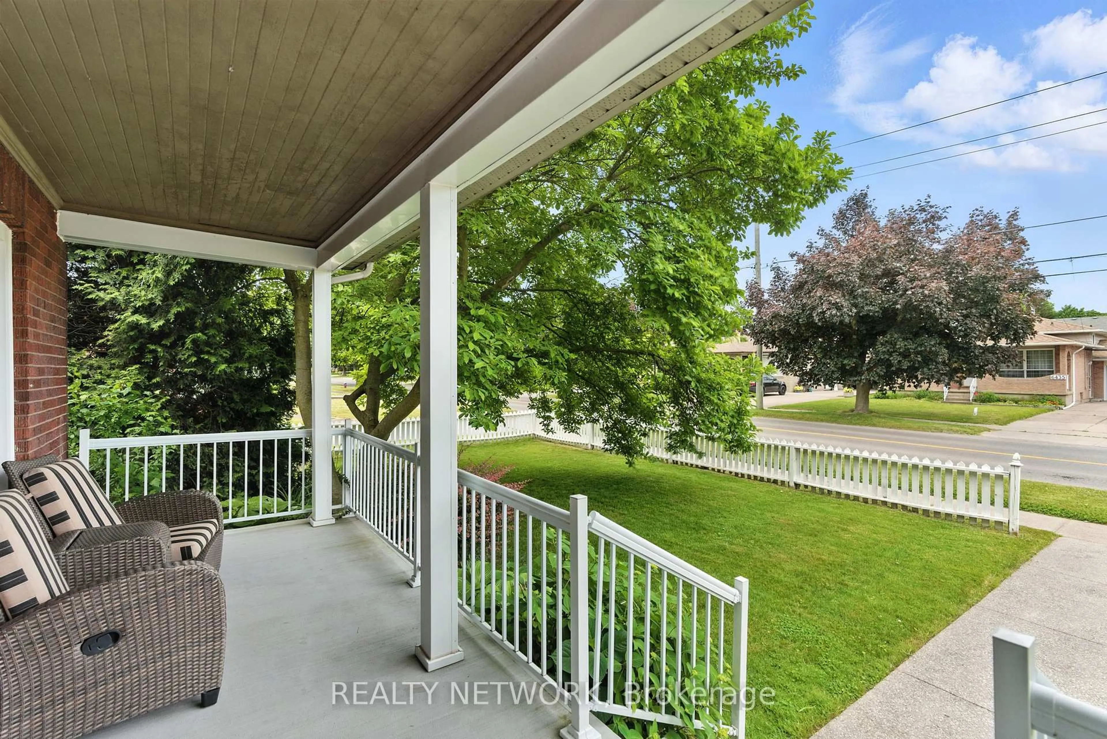Patio, unknown for 6424 Riall St, Niagara Falls Ontario L2J 1Z5