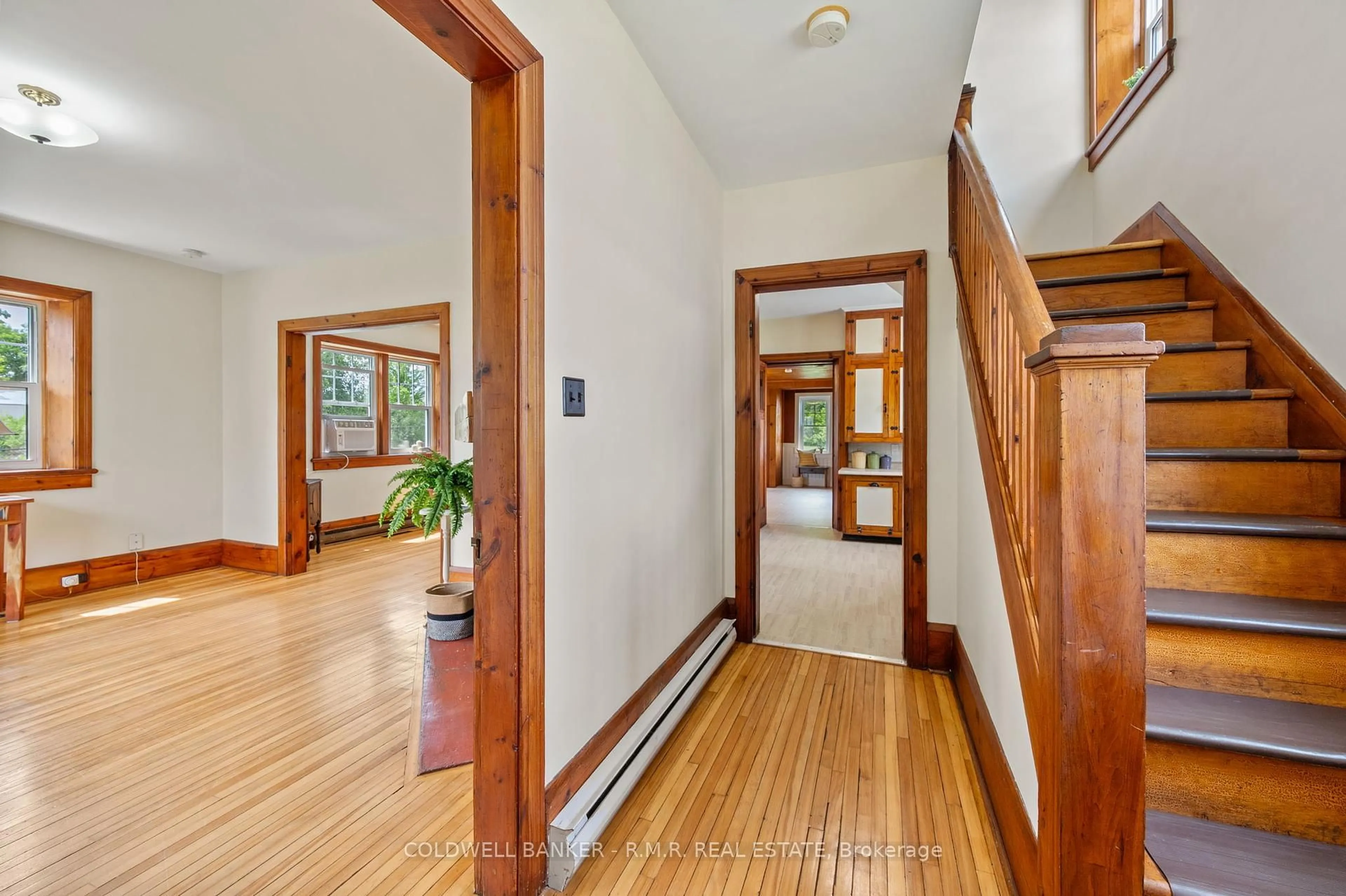 Indoor foyer for 269 Glenarm Rd, Kawartha Lakes Ontario K0M 2T0
