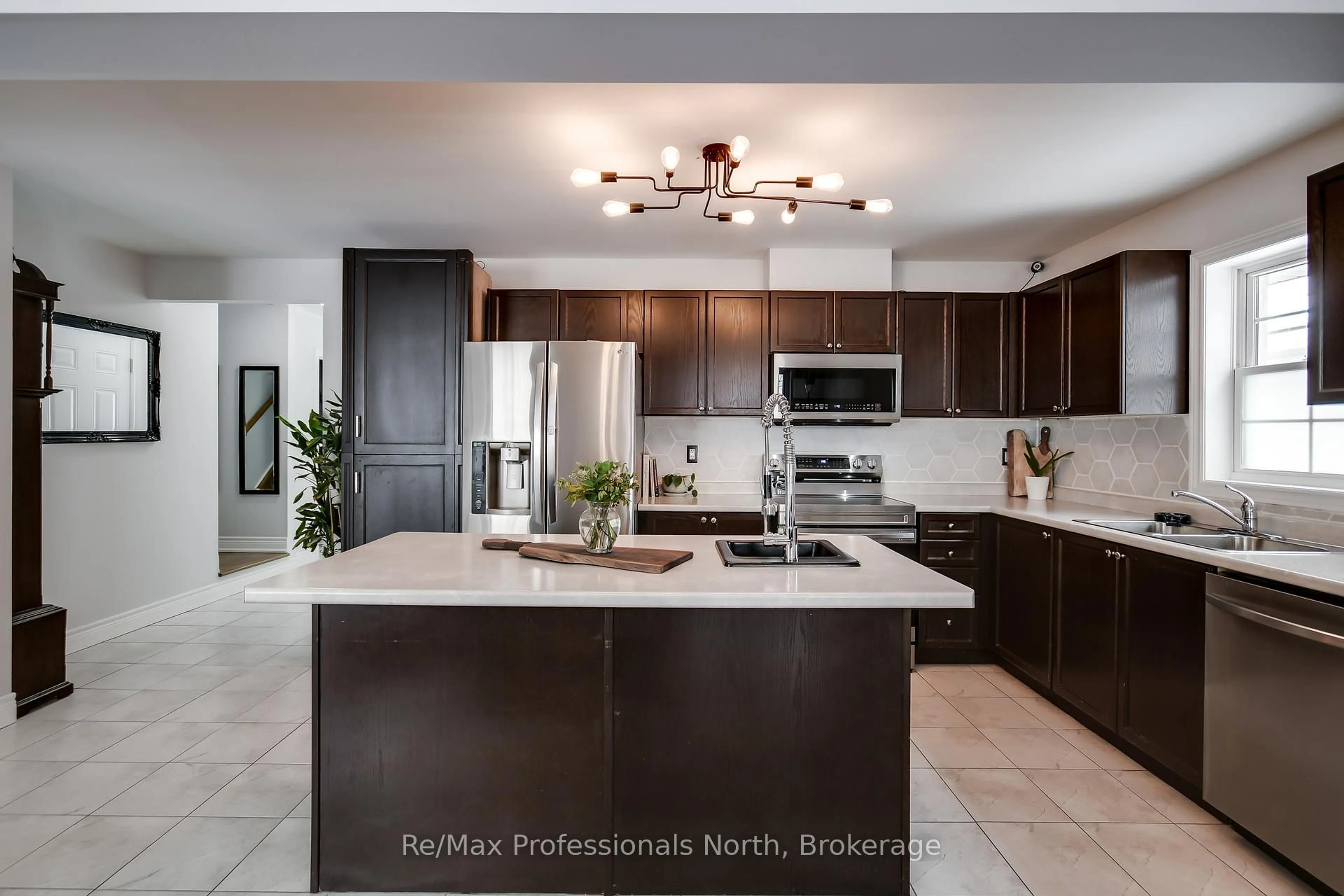 Contemporary kitchen, ceramic/tile floor for 230 Pine St, Gravenhurst Ontario P1P 1B1