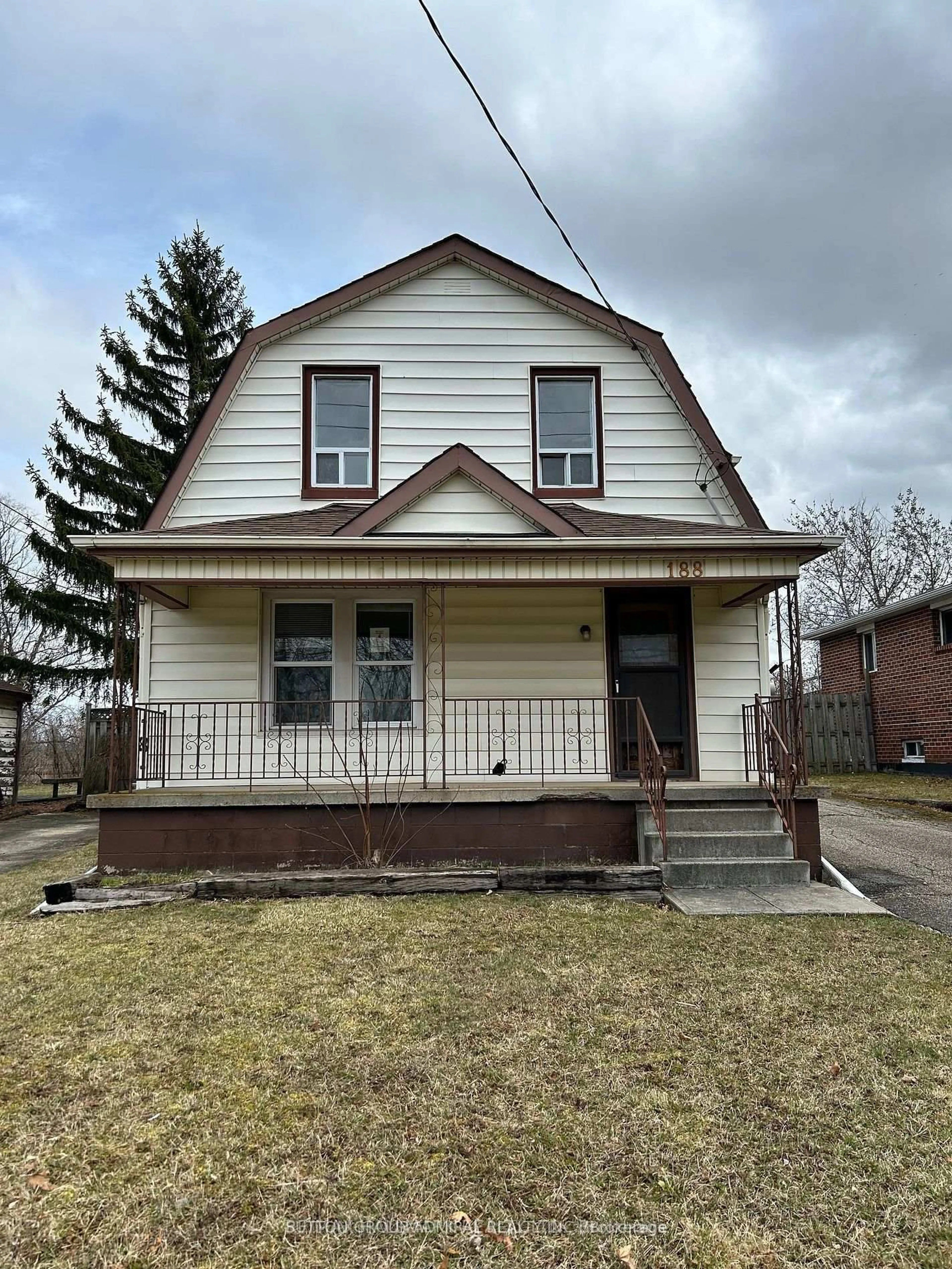 Home with vinyl exterior material, street for 188 Fruitland Rd, Hamilton Ontario L8E 5J7