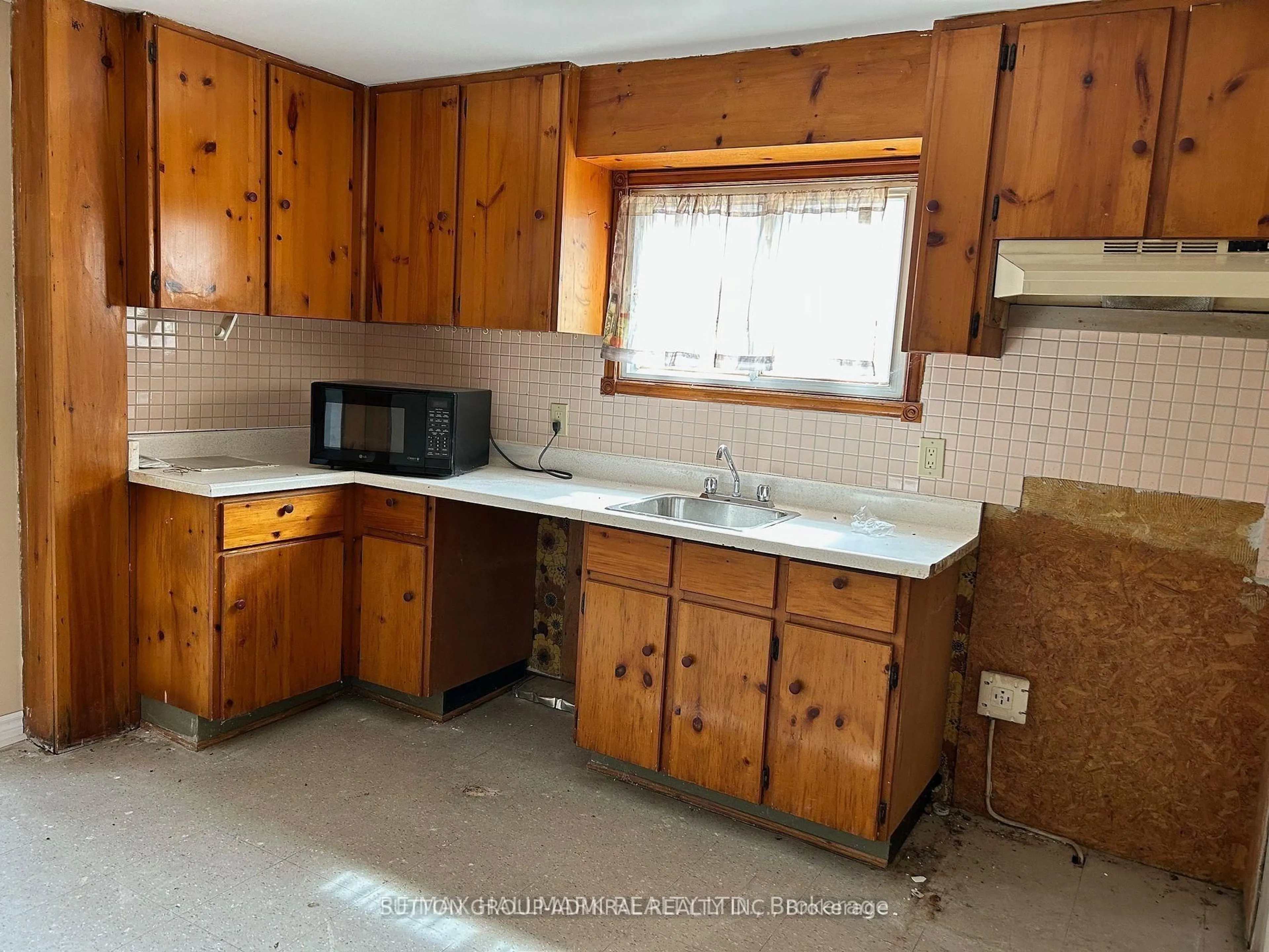 Standard kitchen, unknown for 188 Fruitland Rd, Hamilton Ontario L8E 5J7