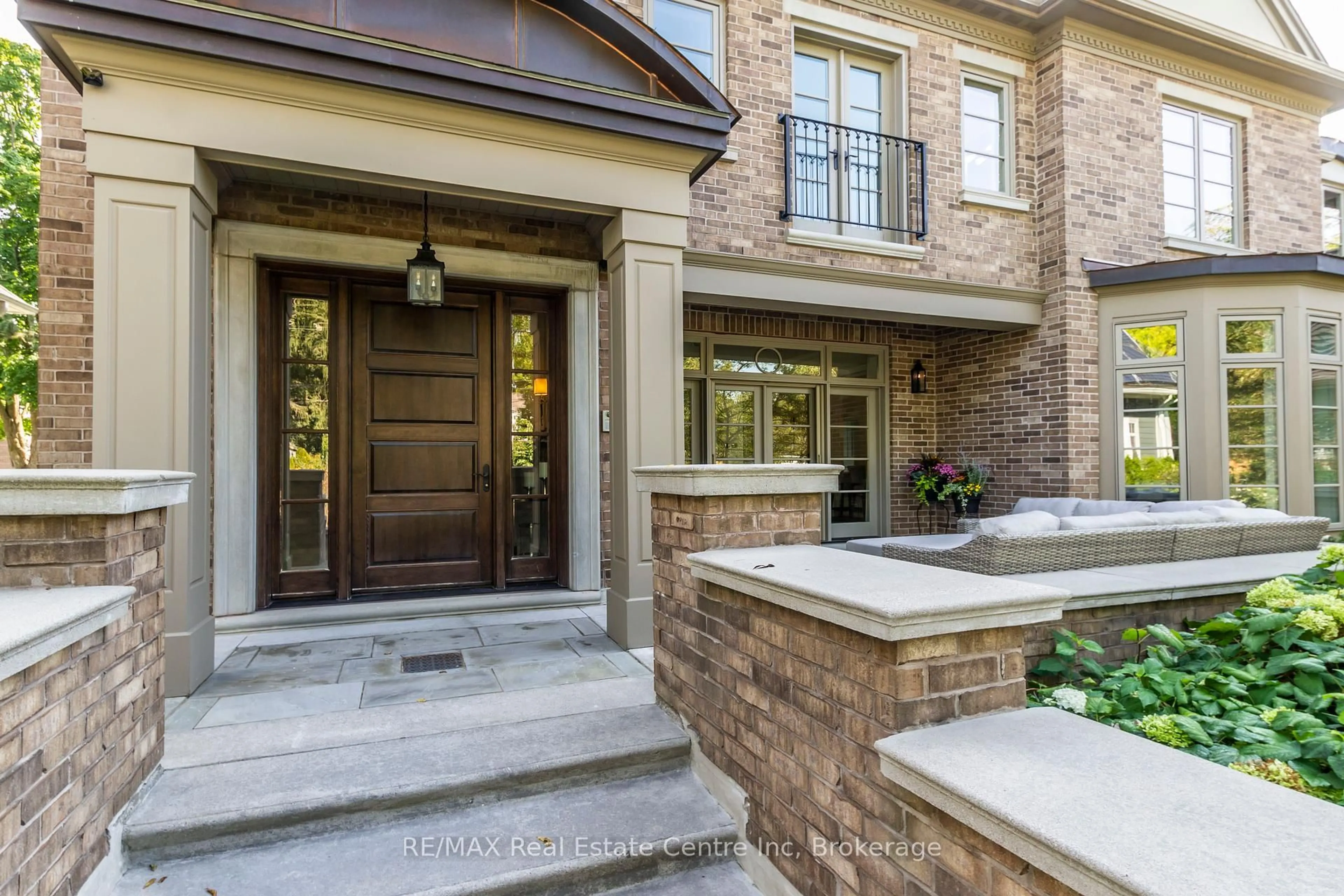 Home with brick exterior material, street for 18 Crescent Pl, Cambridge Ontario N1S 2N8