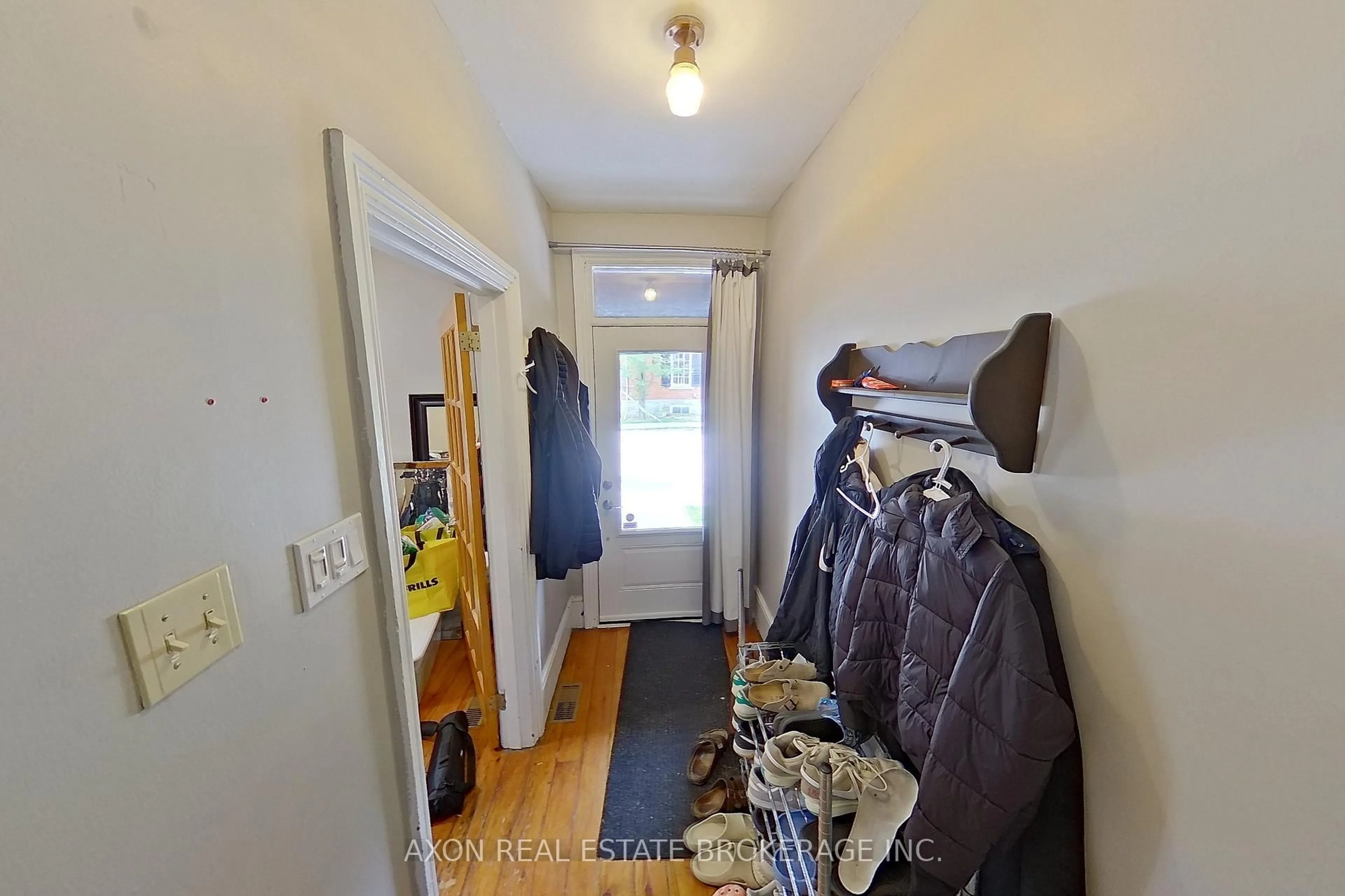 Indoor entryway for 189 Clergy St, Kingston Ontario K7K 3S6