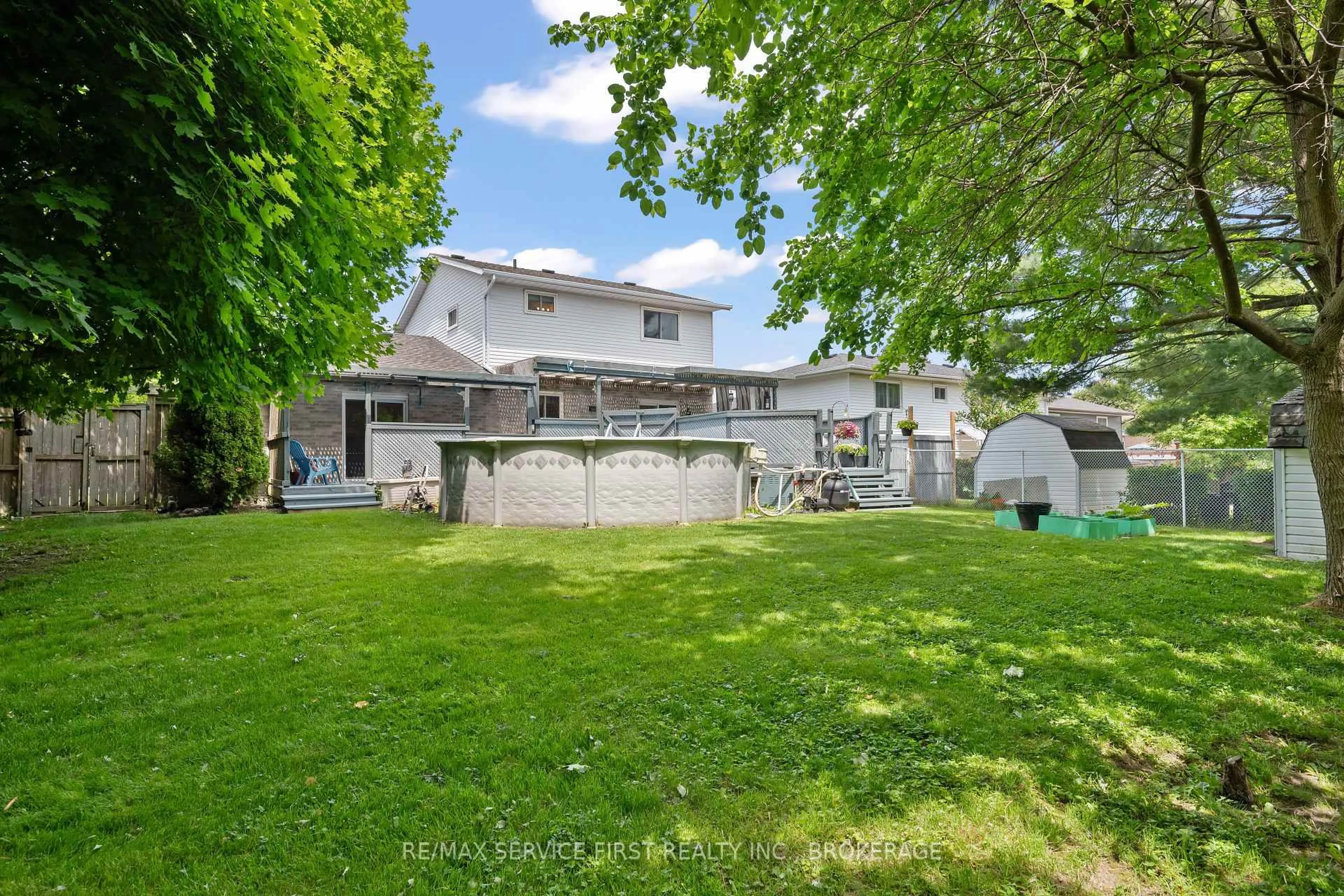 A pic from outside/outdoor area/front of a property/back of a property/a pic from drone, street for 199 Splinter Crt, Kingston Ontario K7M 7Z3