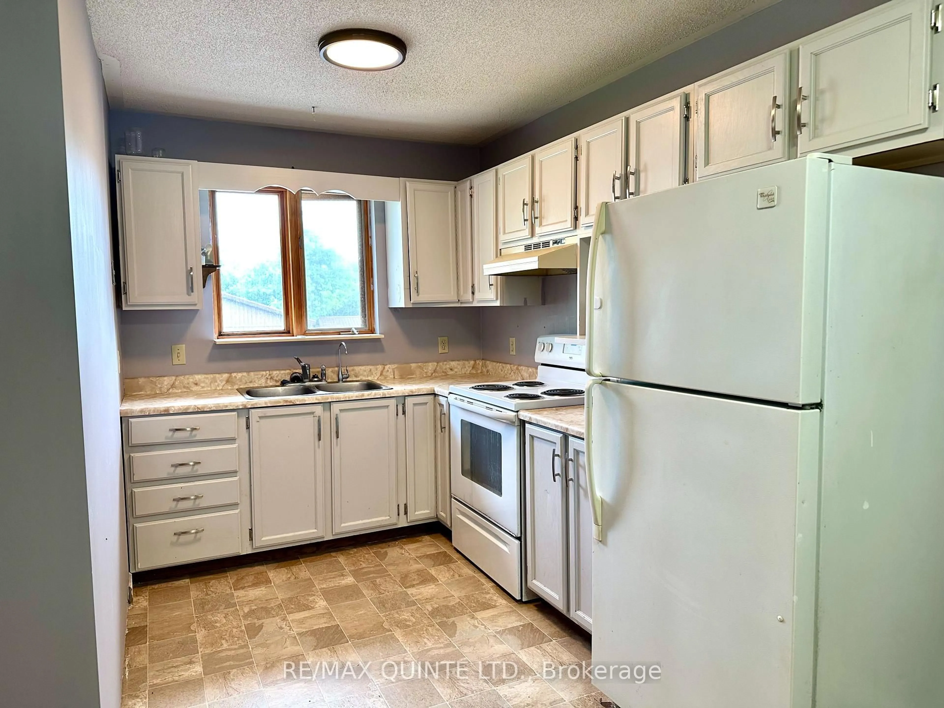 Standard kitchen, unknown for 13 Colborne St, Madoc Ontario K0K 2K0