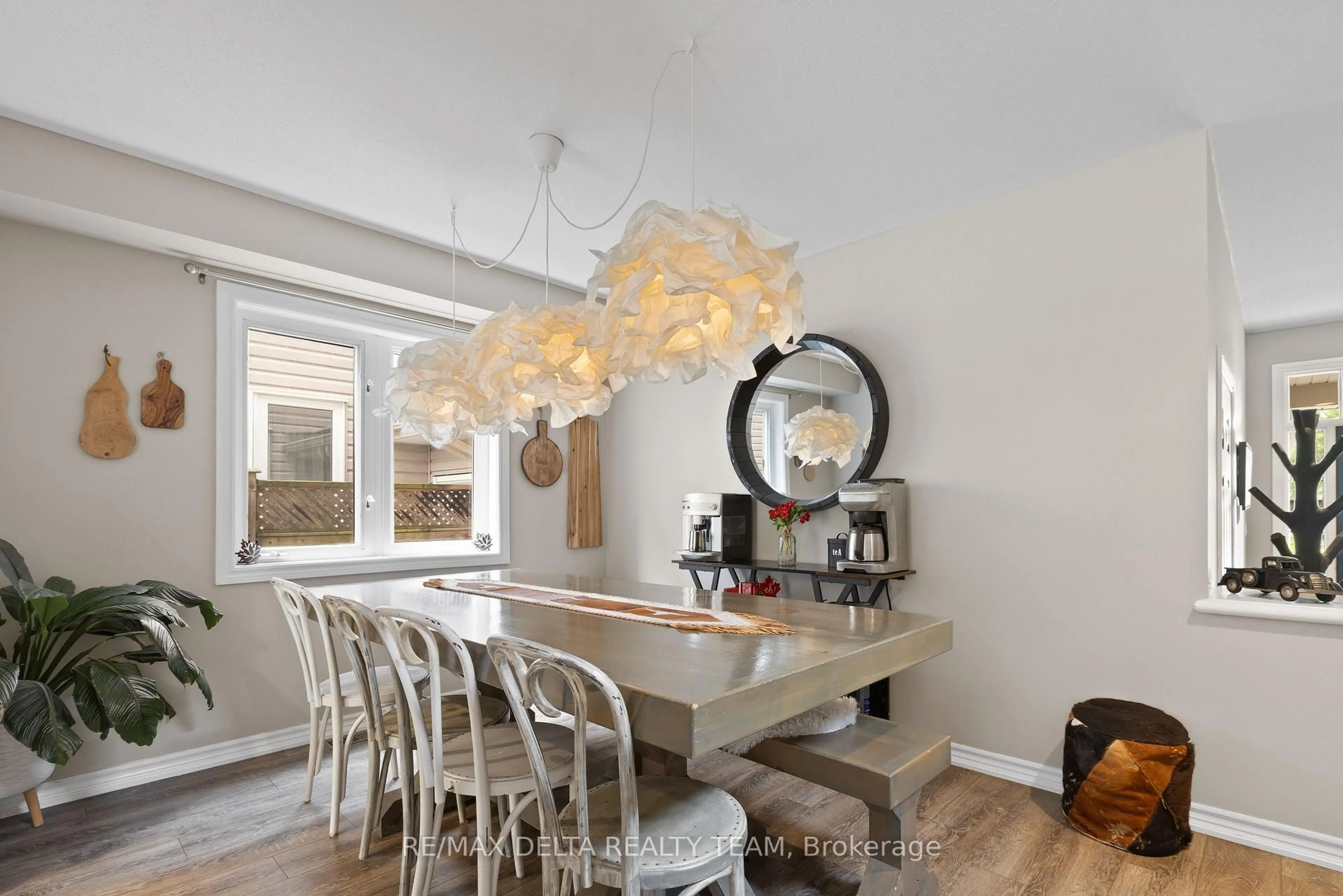 Dining room, wood/laminate floor for 2070 Melette Cres, Ottawa Ontario K4A 4X2
