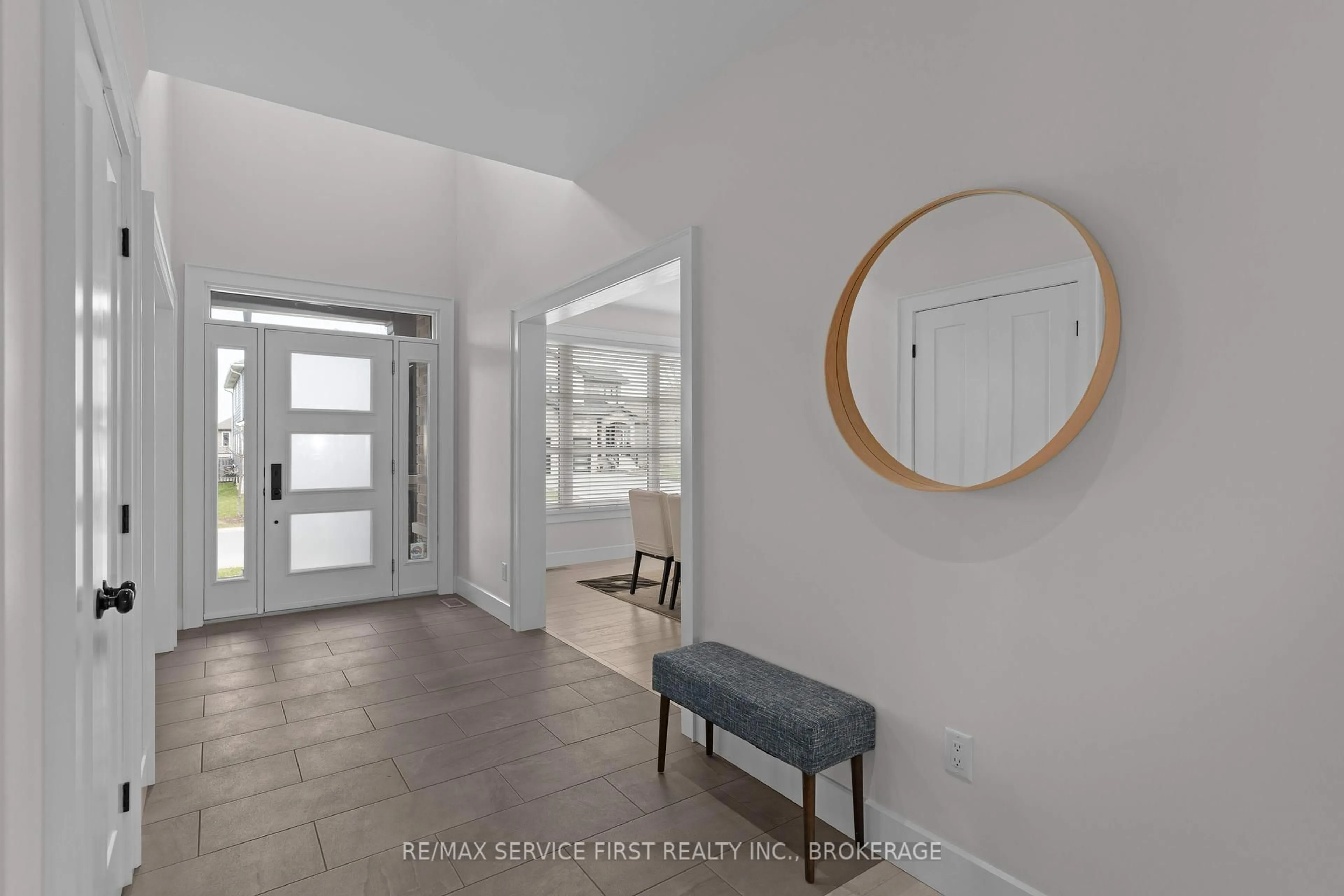 Indoor entryway for 900 Roshan Dr, Kingston Ontario K7P 0B2