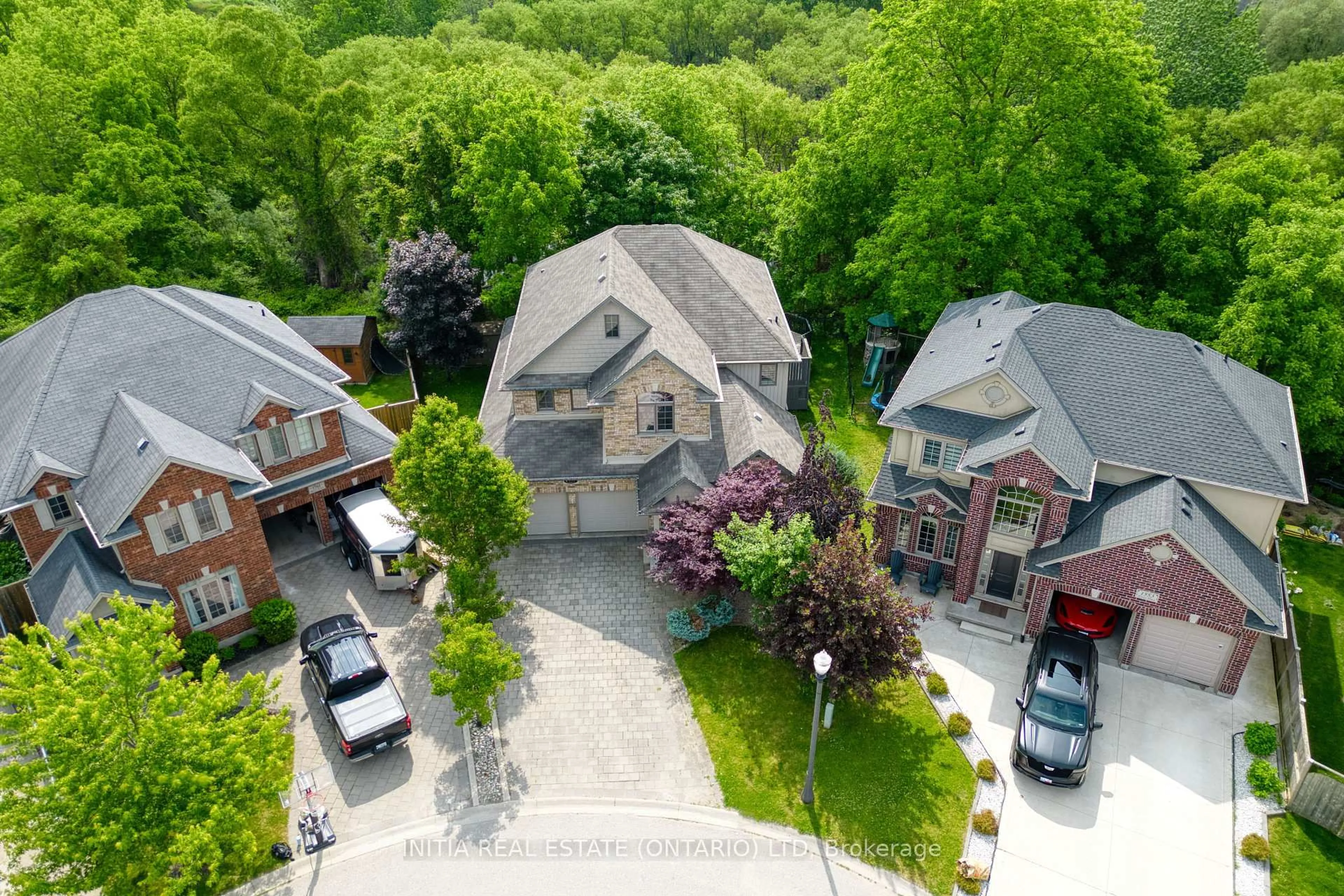 A pic from outside/outdoor area/front of a property/back of a property/a pic from drone, street for 1557 Privet Pl, London North Ontario N5X 0E7