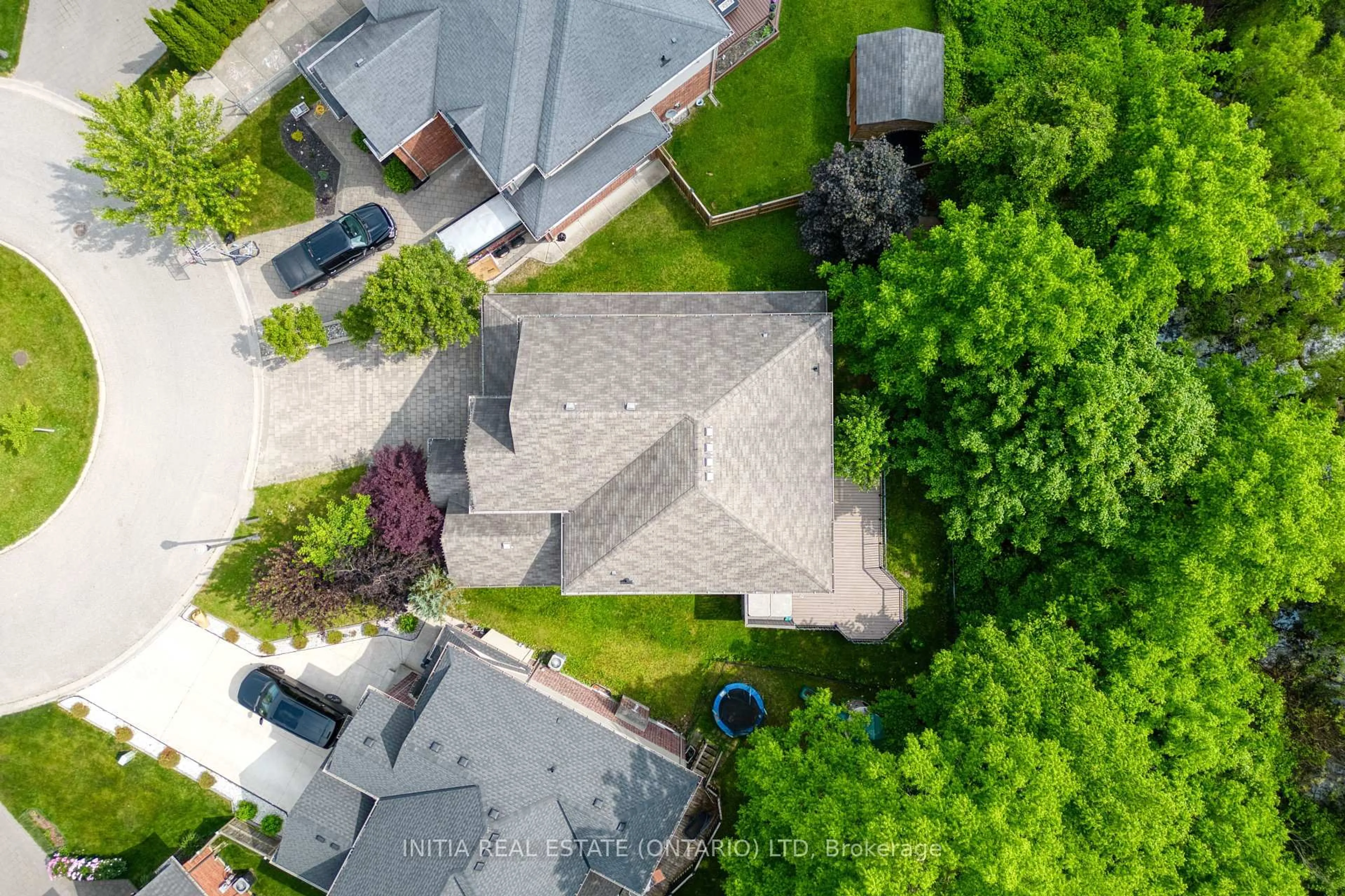 A pic from outside/outdoor area/front of a property/back of a property/a pic from drone, street for 1557 Privet Pl, London North Ontario N5X 0E7