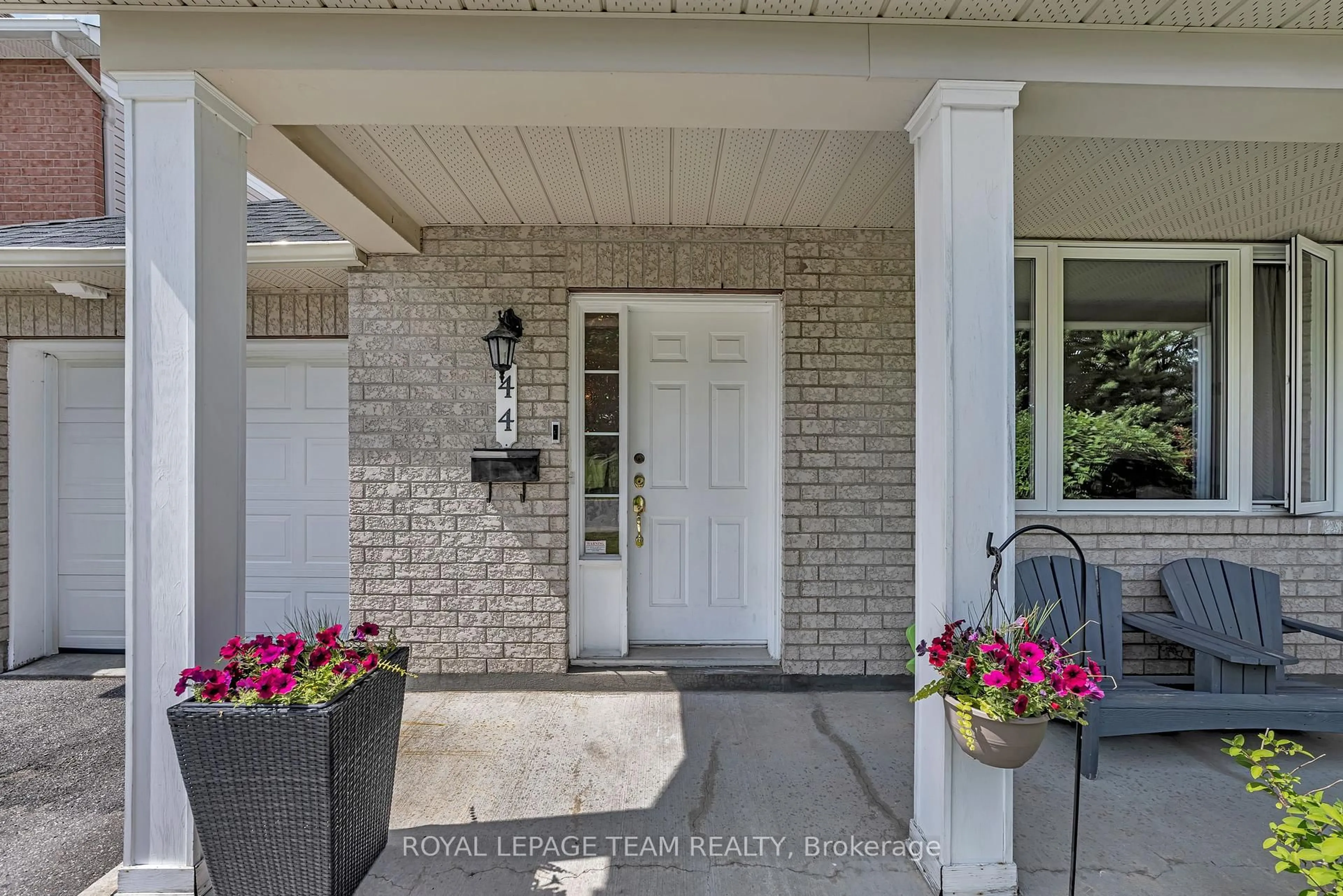 Indoor entryway for 44 Chartwell Ave, Ottawa Ontario K2G 6L7