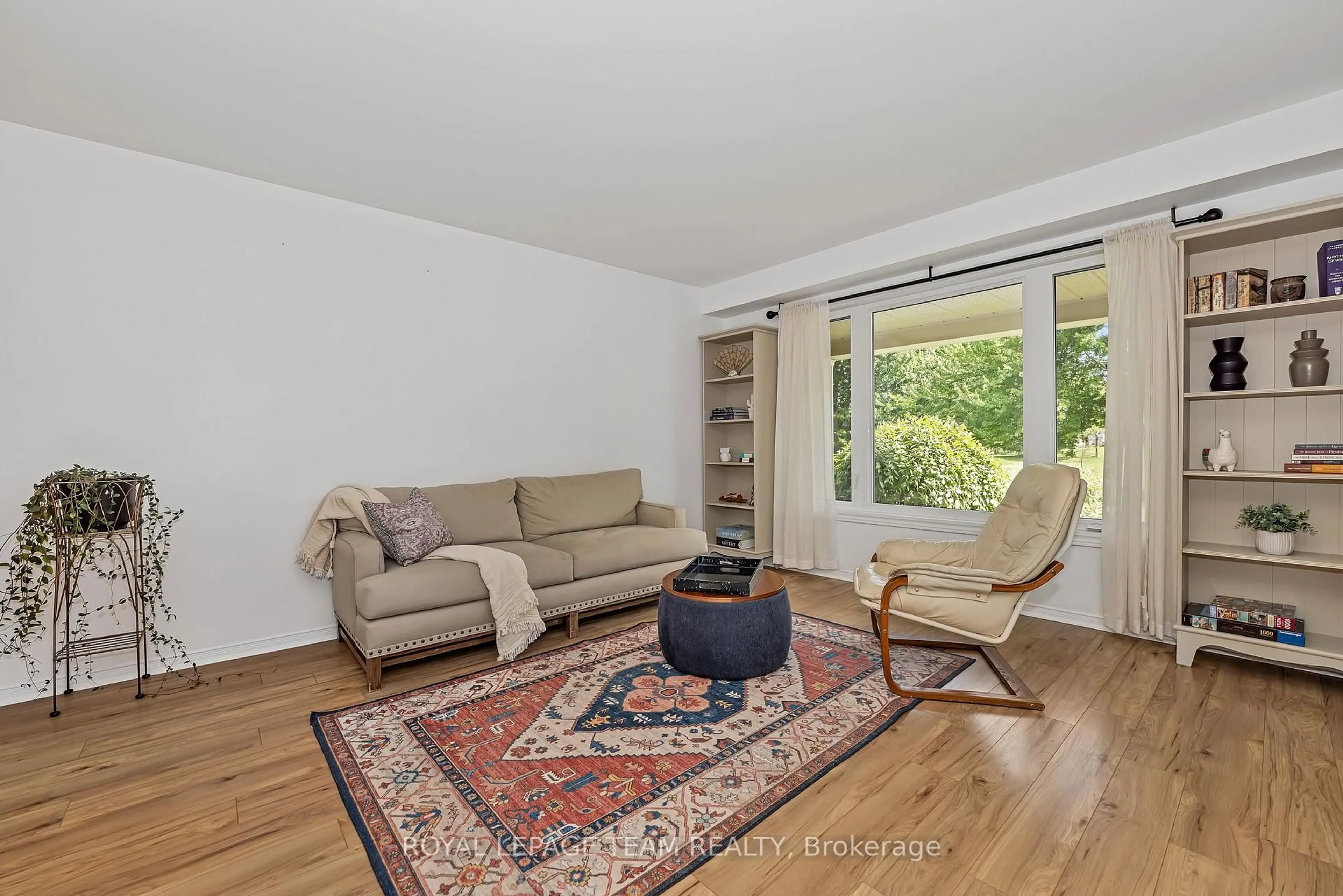 Living room with furniture, unknown for 44 Chartwell Ave, Ottawa Ontario K2G 6L7