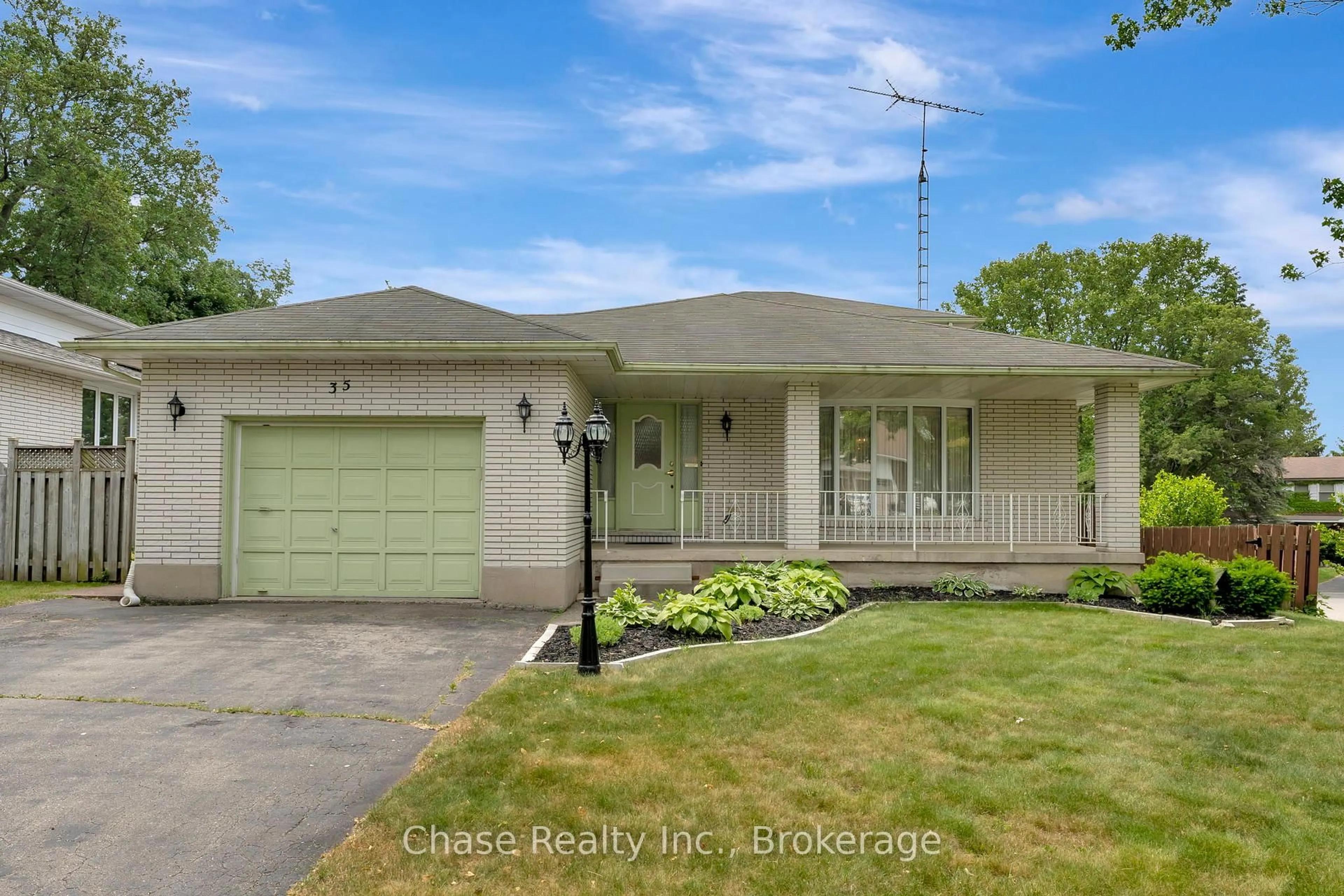 Unknown for 35 Marvin Ave, Brantford Ontario N3S 3C3