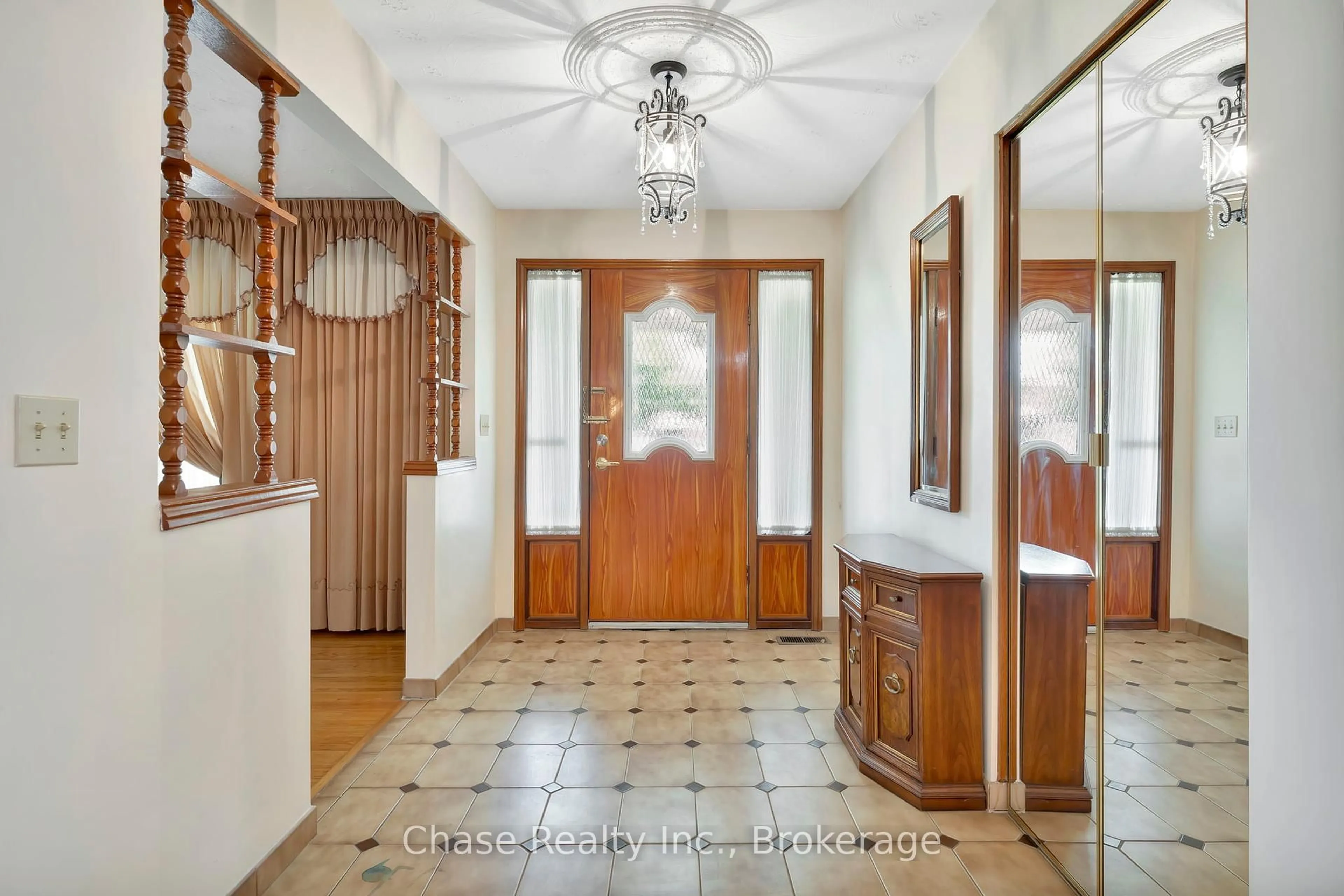 Indoor foyer for 35 Marvin Ave, Brantford Ontario N3S 3C3