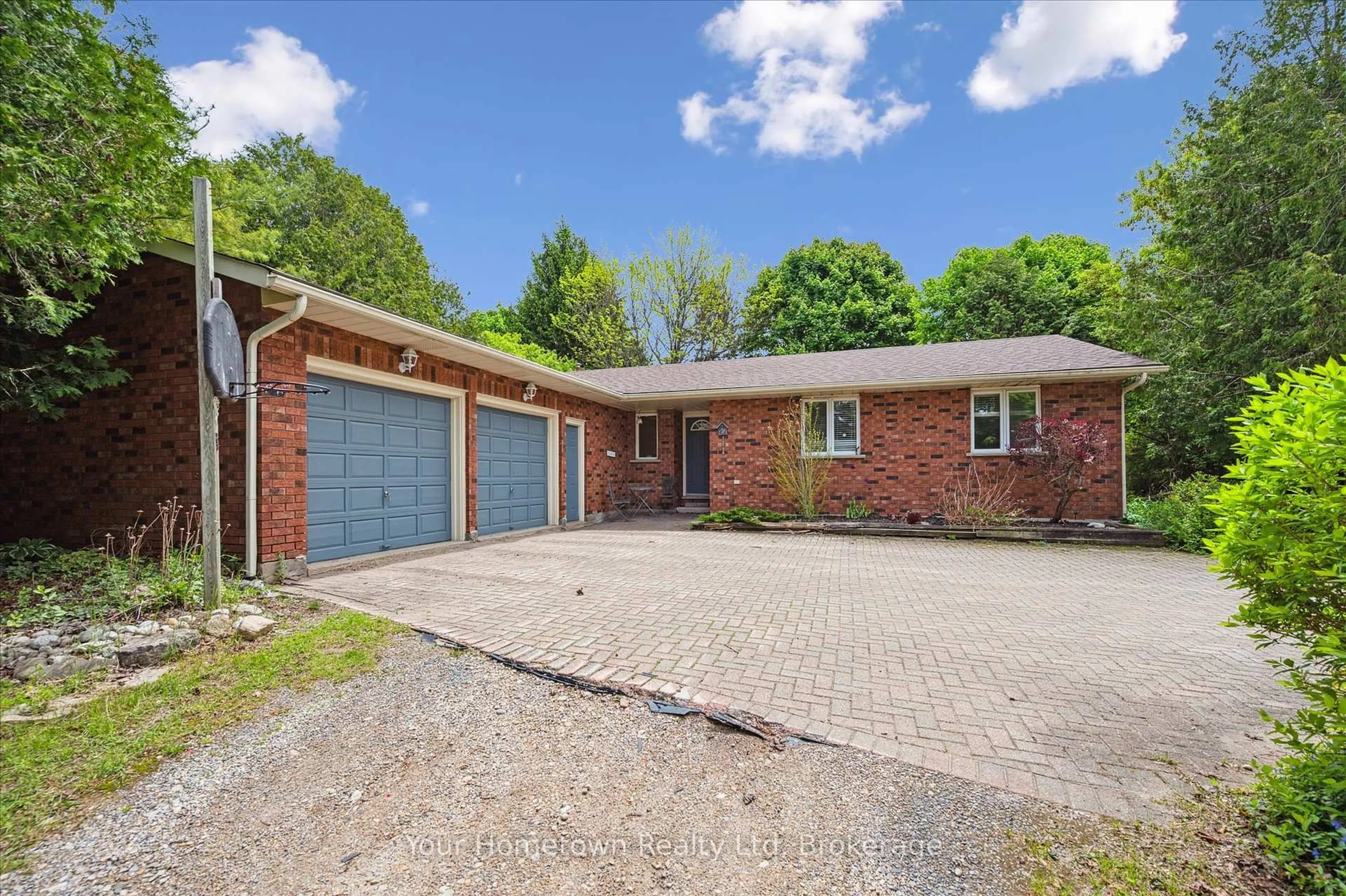 A pic from outside/outdoor area/front of a property/back of a property/a pic from drone, street for 180 Millford Cres, Centre Wellington Ontario N0B 1S0