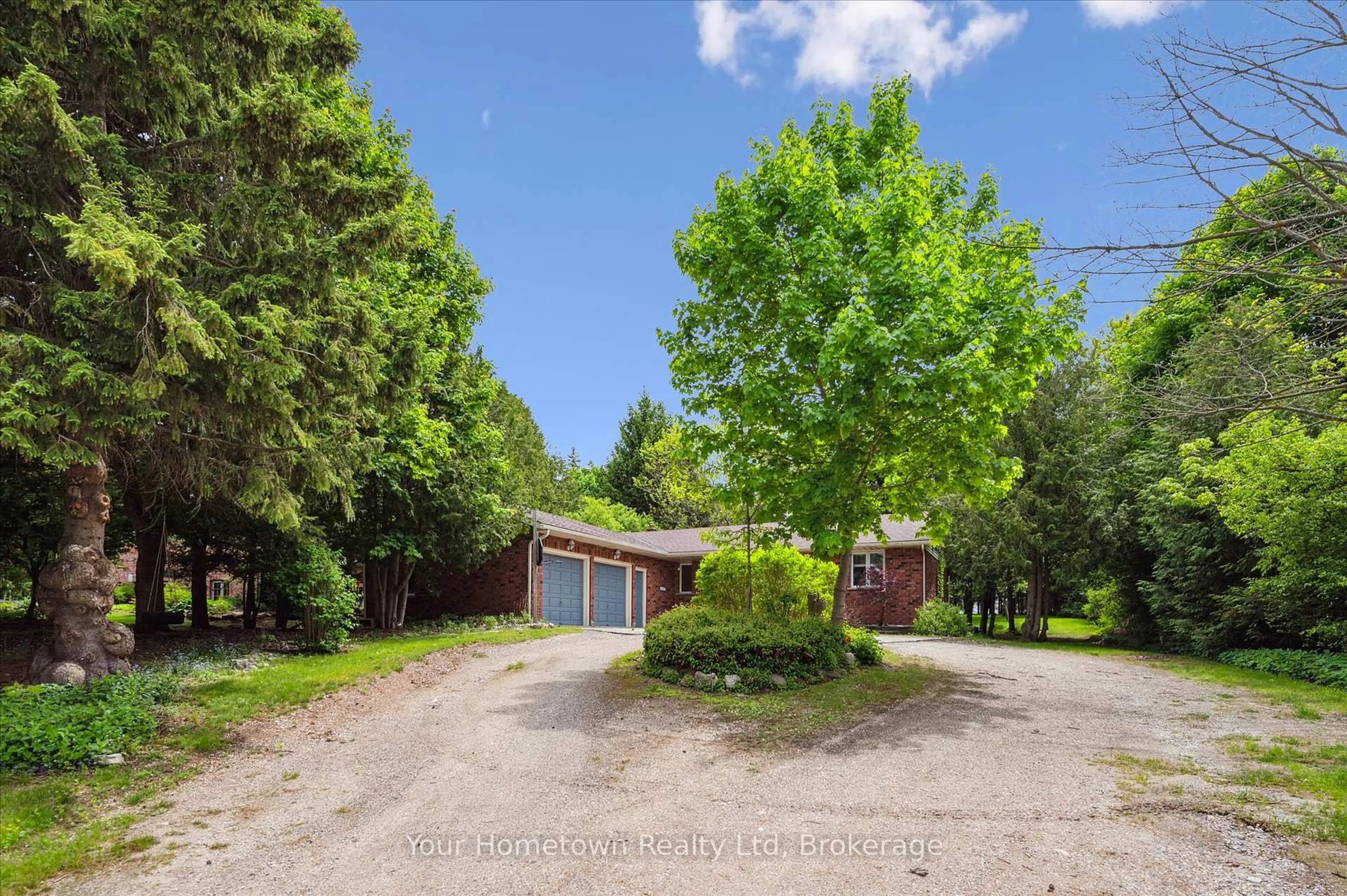 A pic from outside/outdoor area/front of a property/back of a property/a pic from drone, street for 180 Millford Cres, Centre Wellington Ontario N0B 1S0