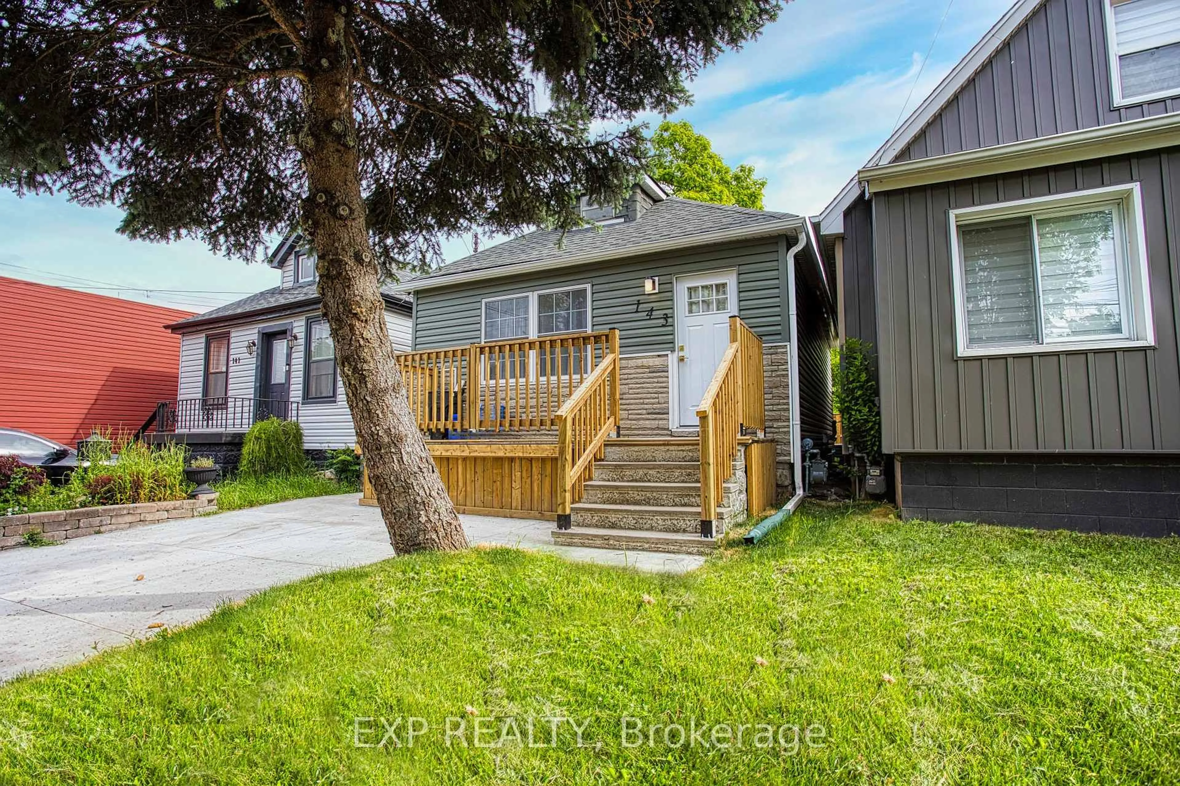 Home with vinyl exterior material, street for 143 McAnulty Blvd, Hamilton Ontario L8H 3H6
