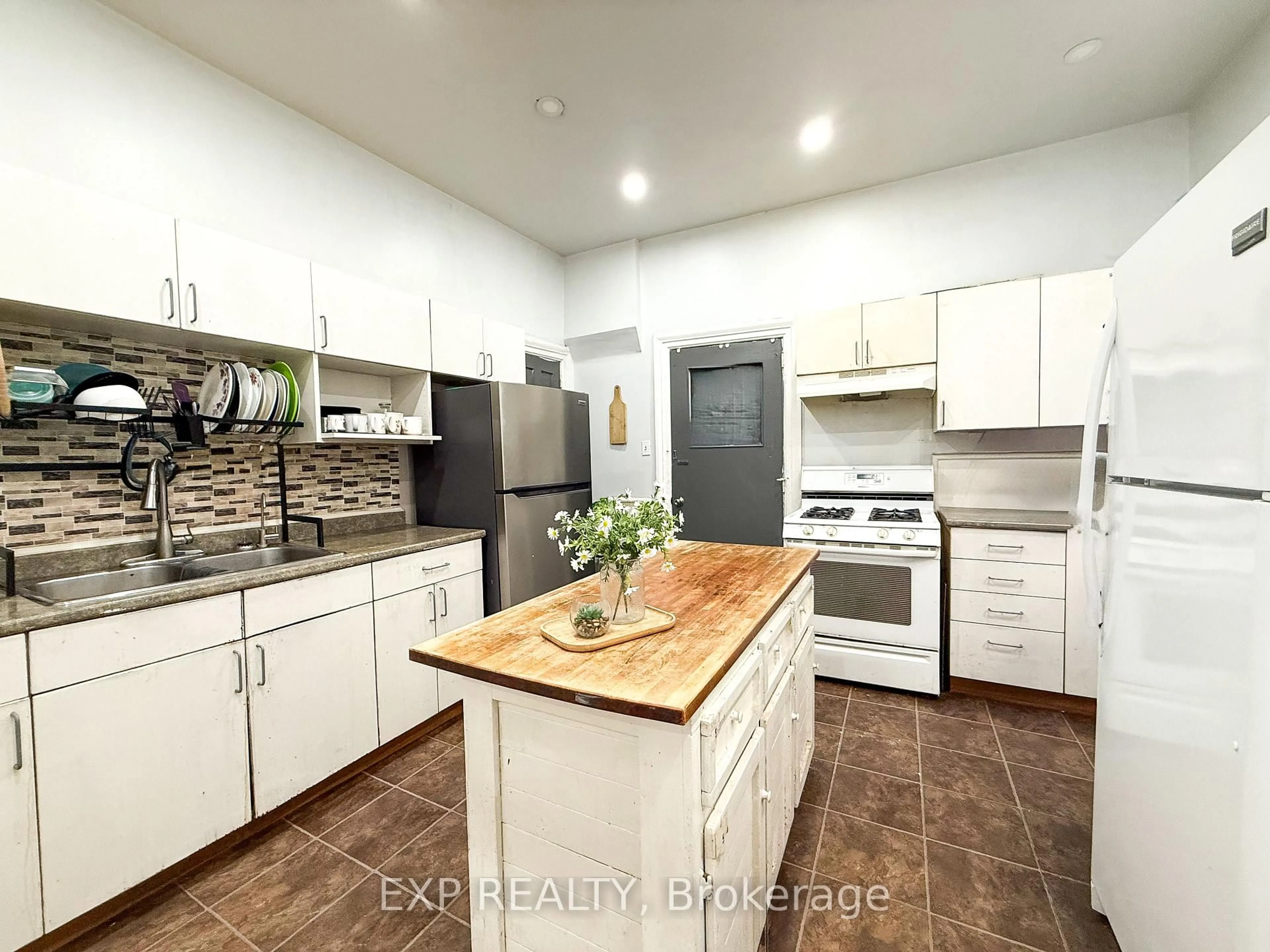 Open concept kitchen, unknown for 80 Sherwood Dr, Brantford Ontario N3T 1N7