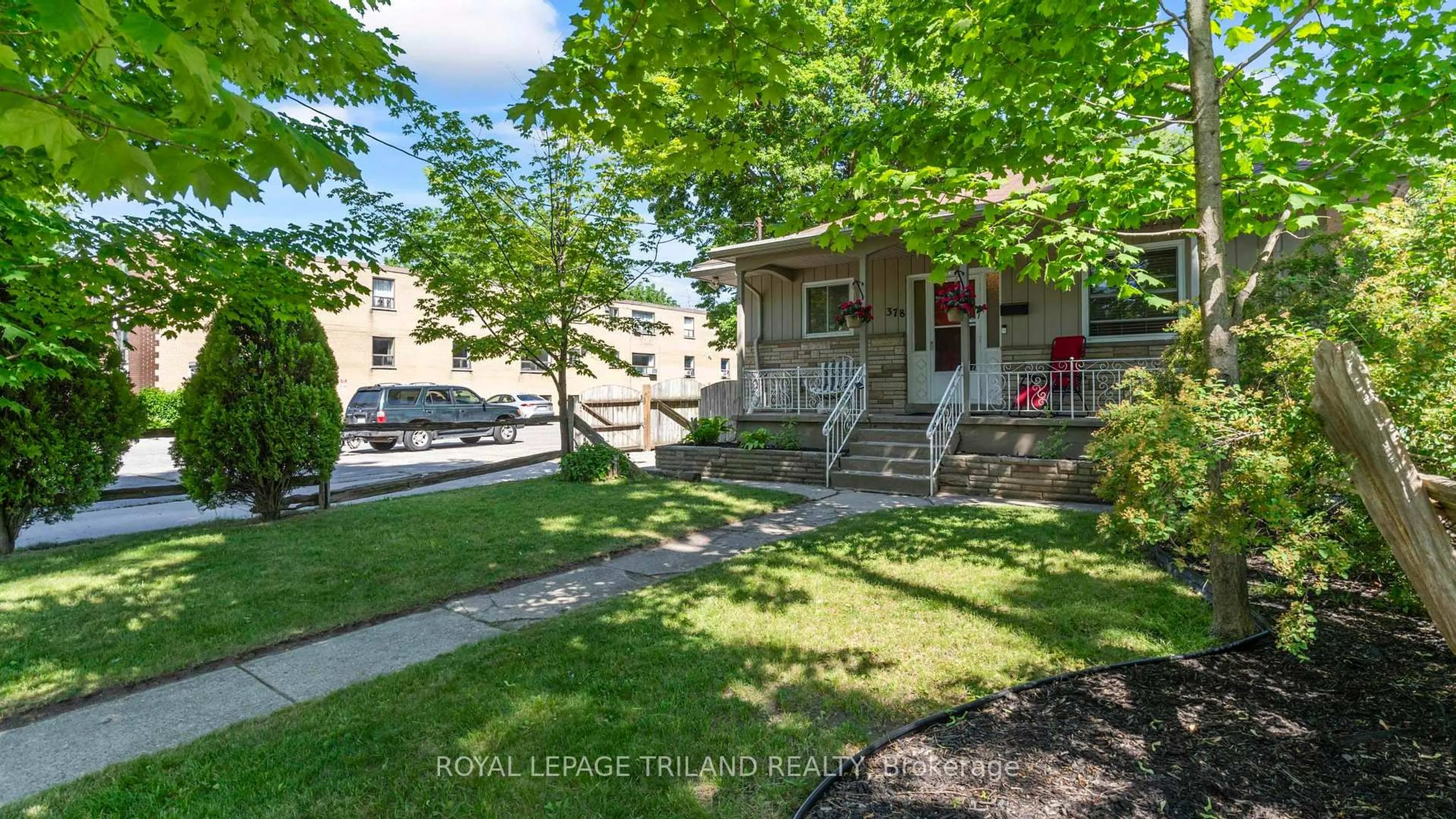 A pic from outside/outdoor area/front of a property/back of a property/a pic from drone, street for 378 GREY St, London East Ontario N6B 1G9