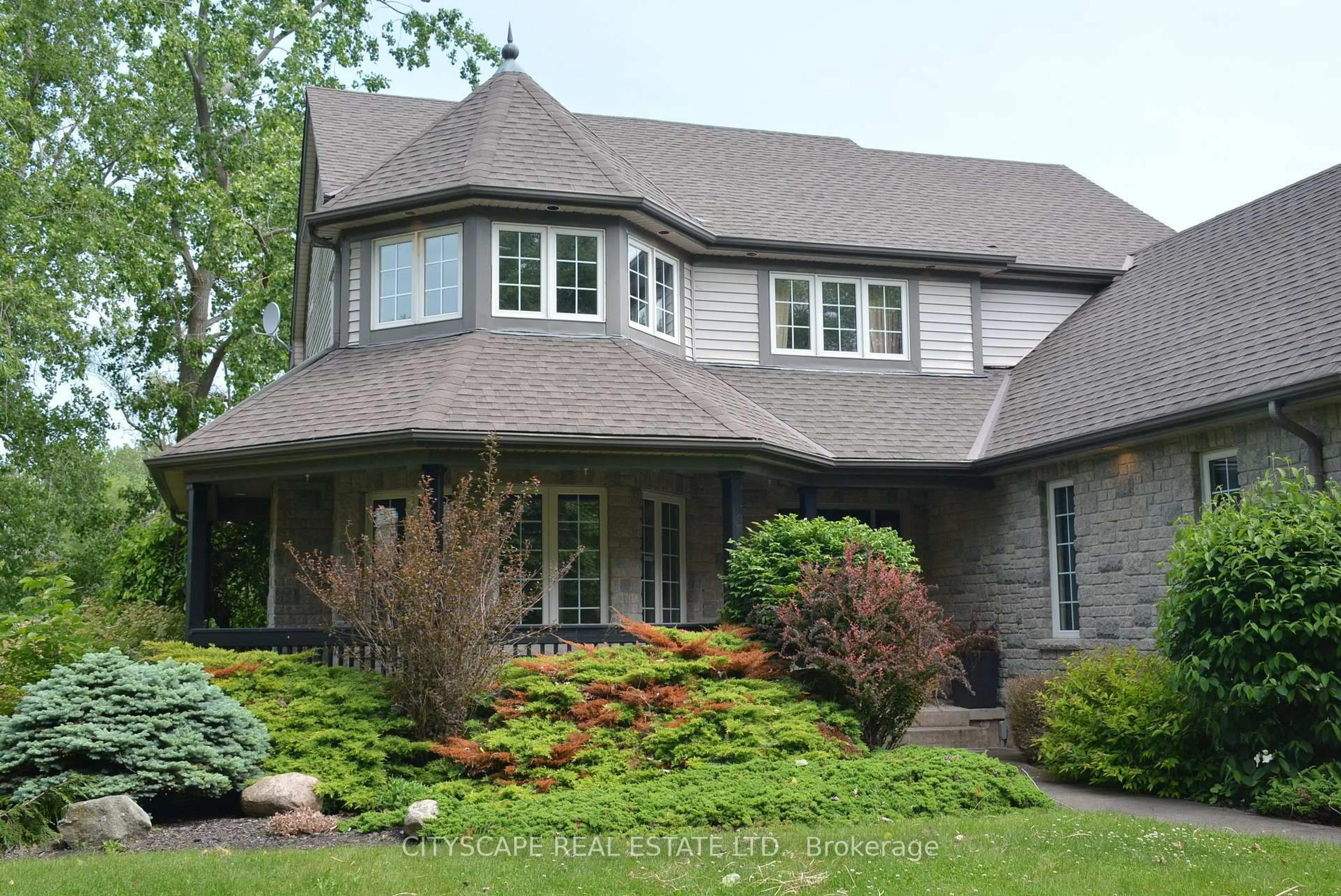 Home with brick exterior material, unknown for 279 Lakeshore Rd, Port Colborne Ontario L3K 2S8