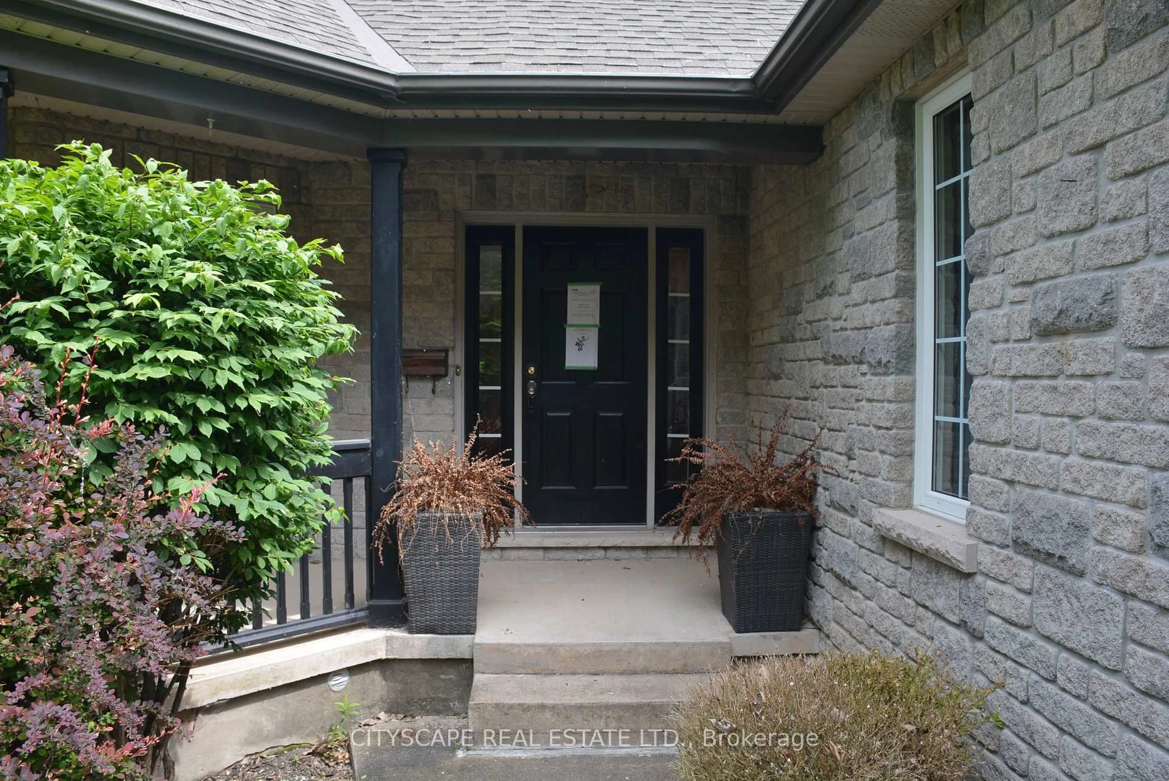Indoor entryway for 279 Lakeshore Rd, Port Colborne Ontario L3K 2S8