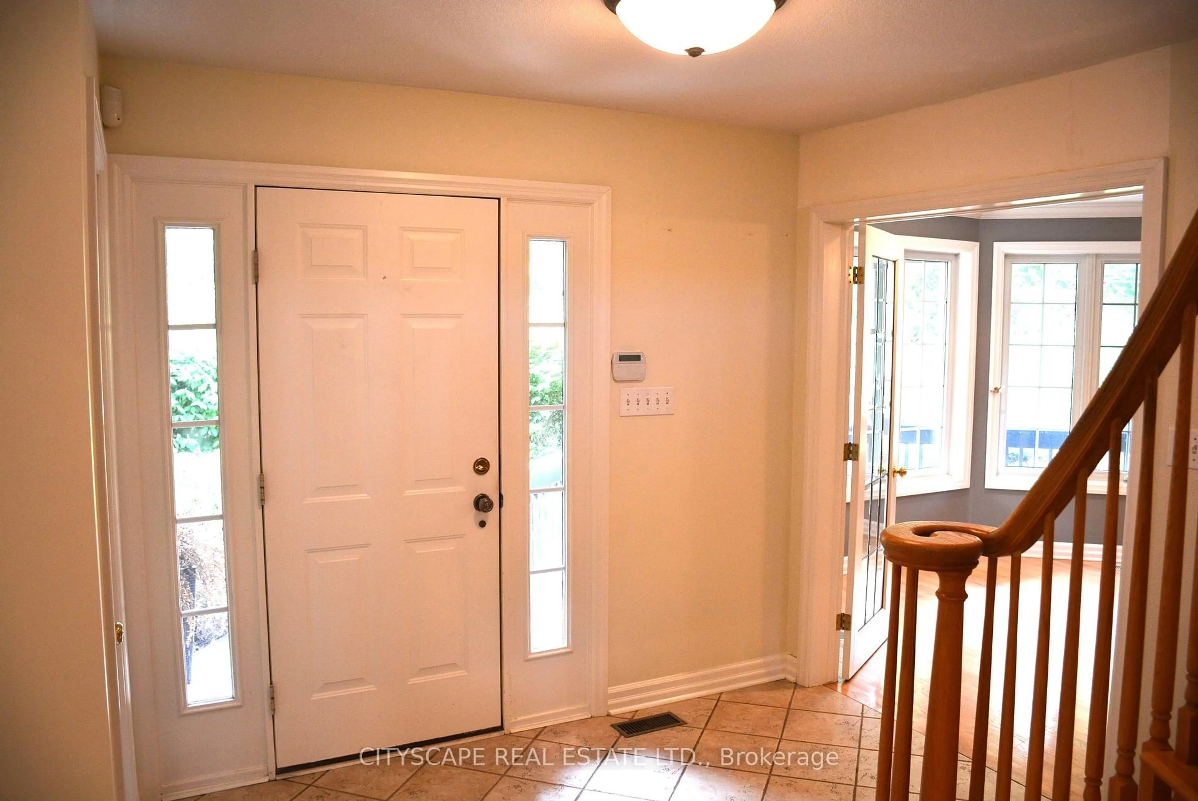 Indoor entryway for 279 Lakeshore Rd, Port Colborne Ontario L3K 2S8