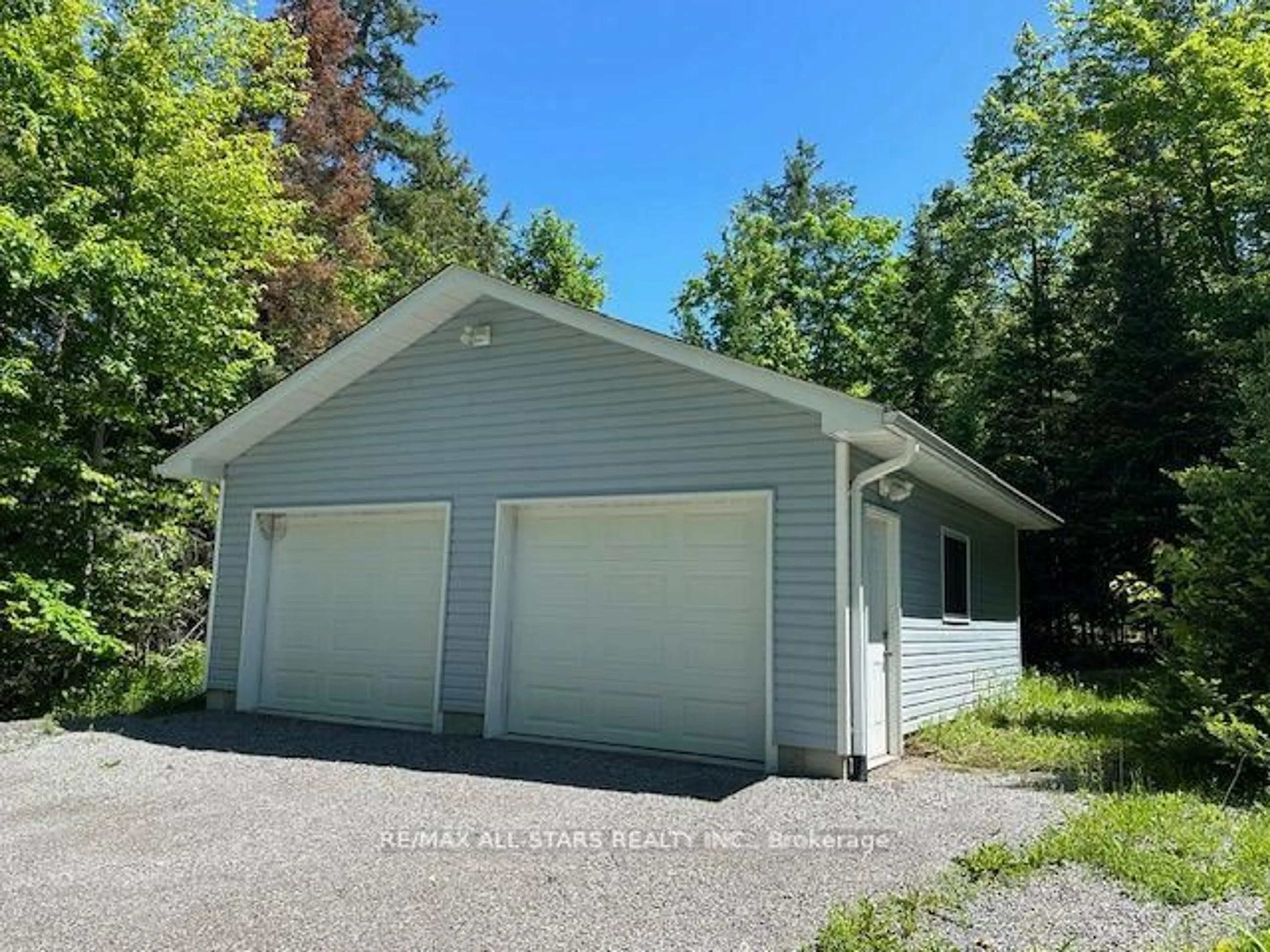 Indoor garage for 33 Edwina Dr, Trent Lakes Ontario K0M 1A0