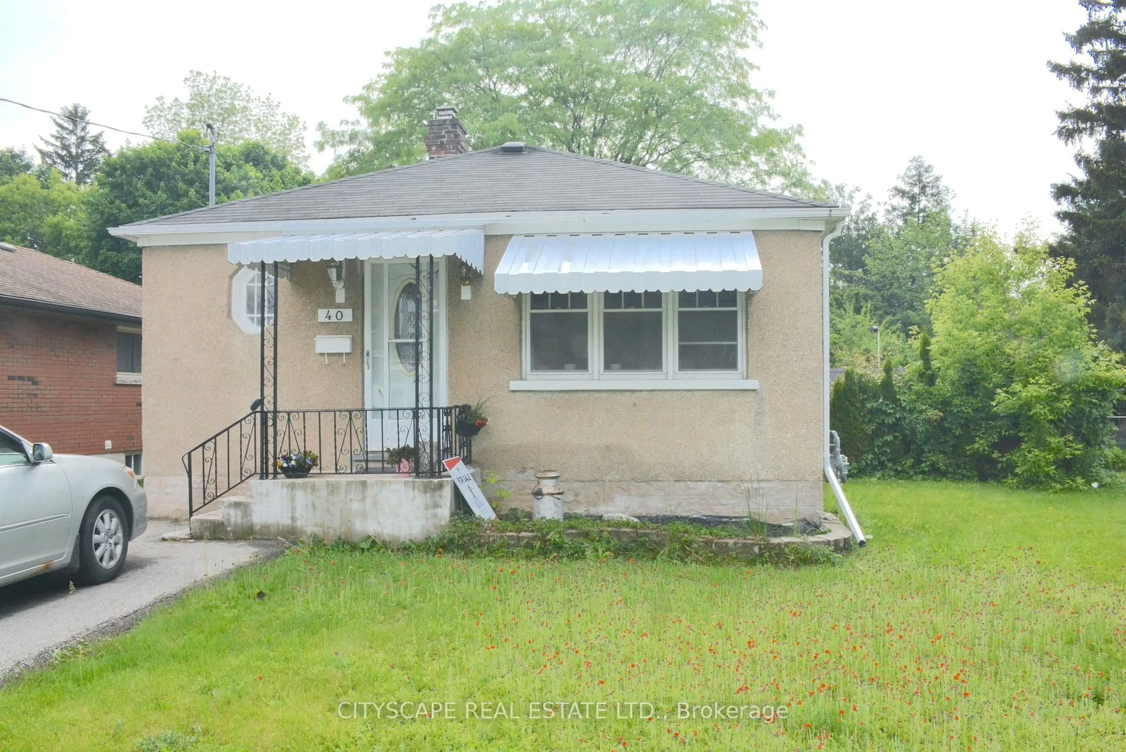 Unknown for 40 Eglin St, Cambridge Ontario N1R 5G9