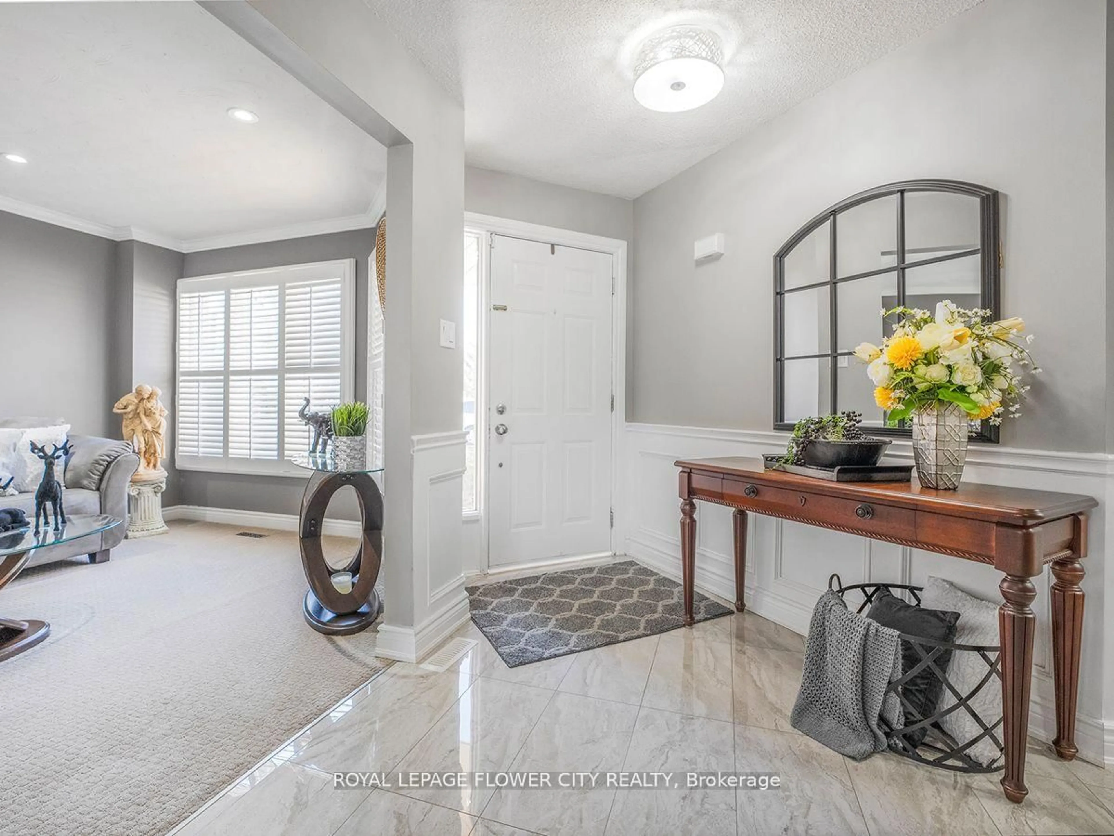 Indoor entryway for 20 Driftwood Pl, Hamilton Ontario L8J 2N7