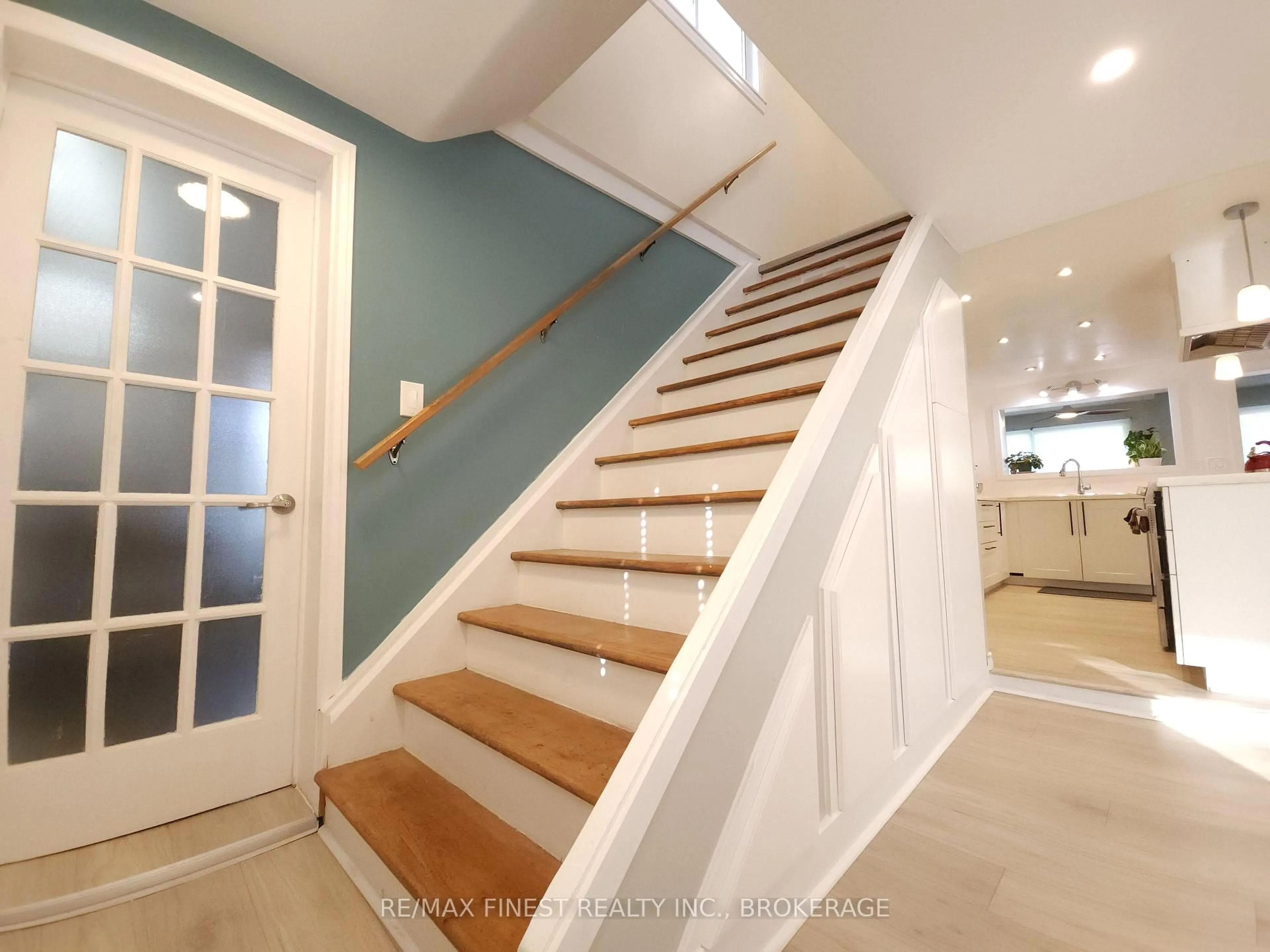 Stairs for 169 Main St, Leeds and the Thousand Islands Ontario K0H 2N0