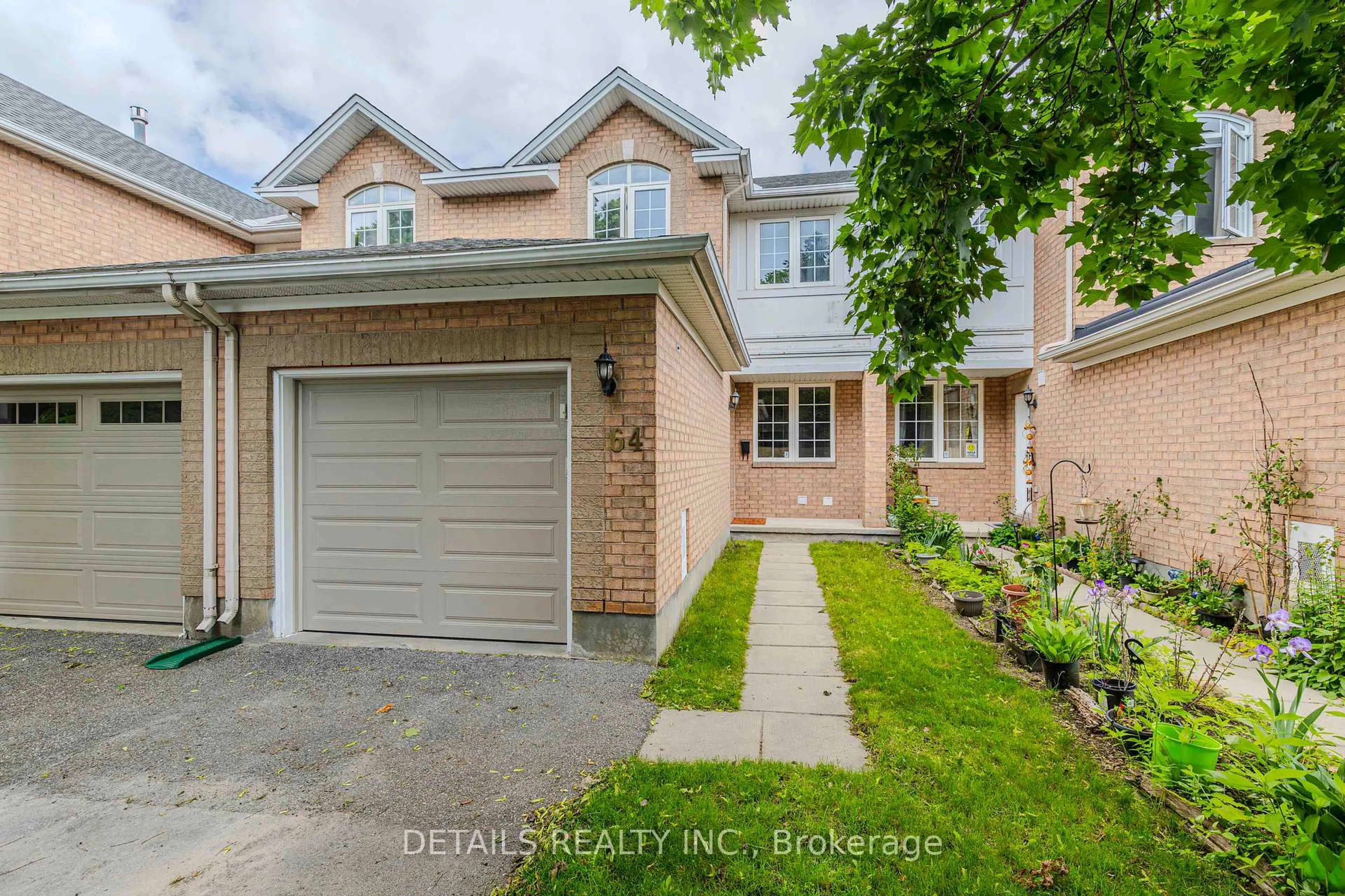 A pic from outside/outdoor area/front of a property/back of a property/a pic from drone, street for 64 Scout St, Ottawa Ontario K2C 4C4