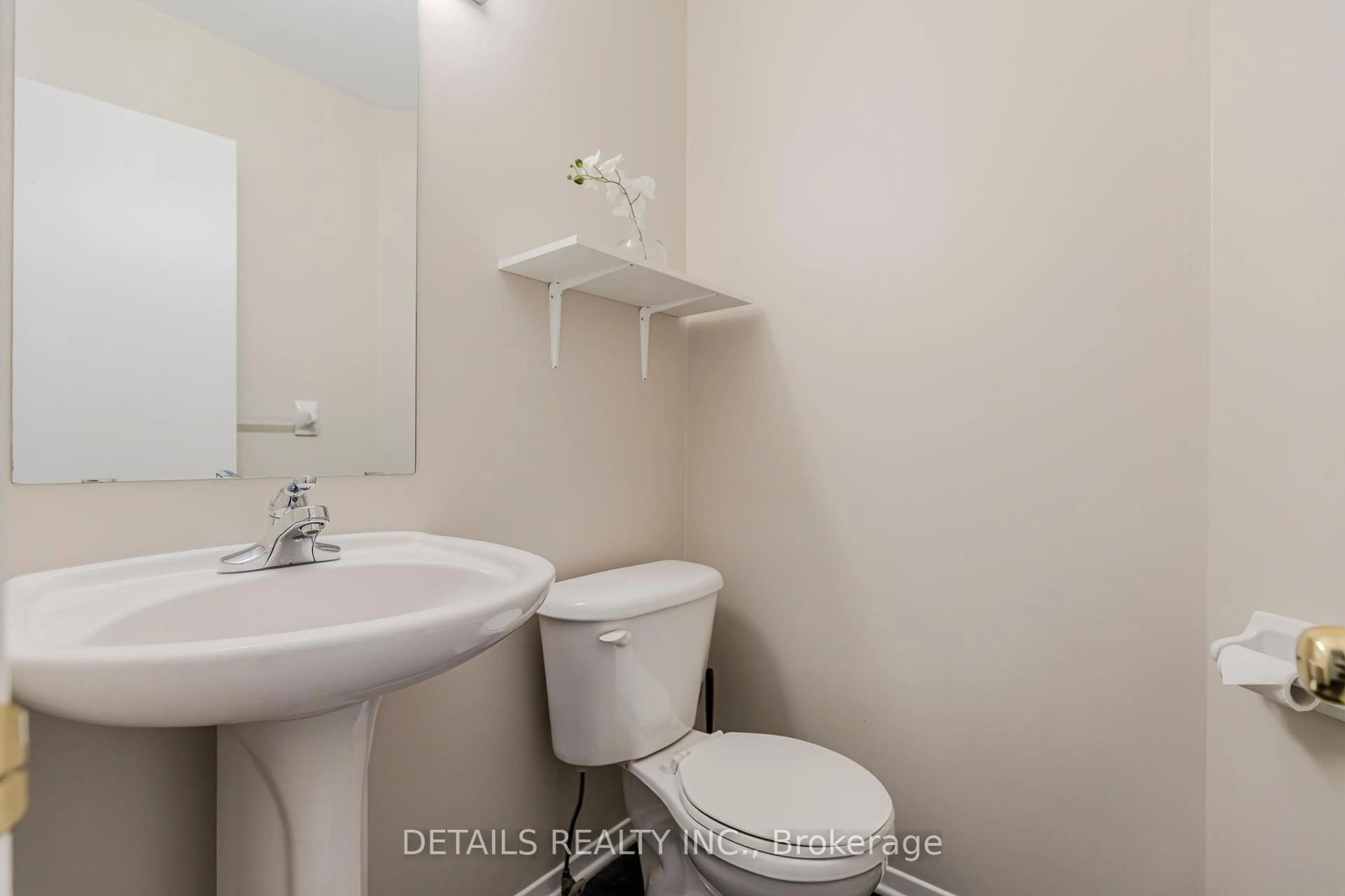Standard bathroom, floor is not visible for 64 Scout St, Ottawa Ontario K2C 4C4