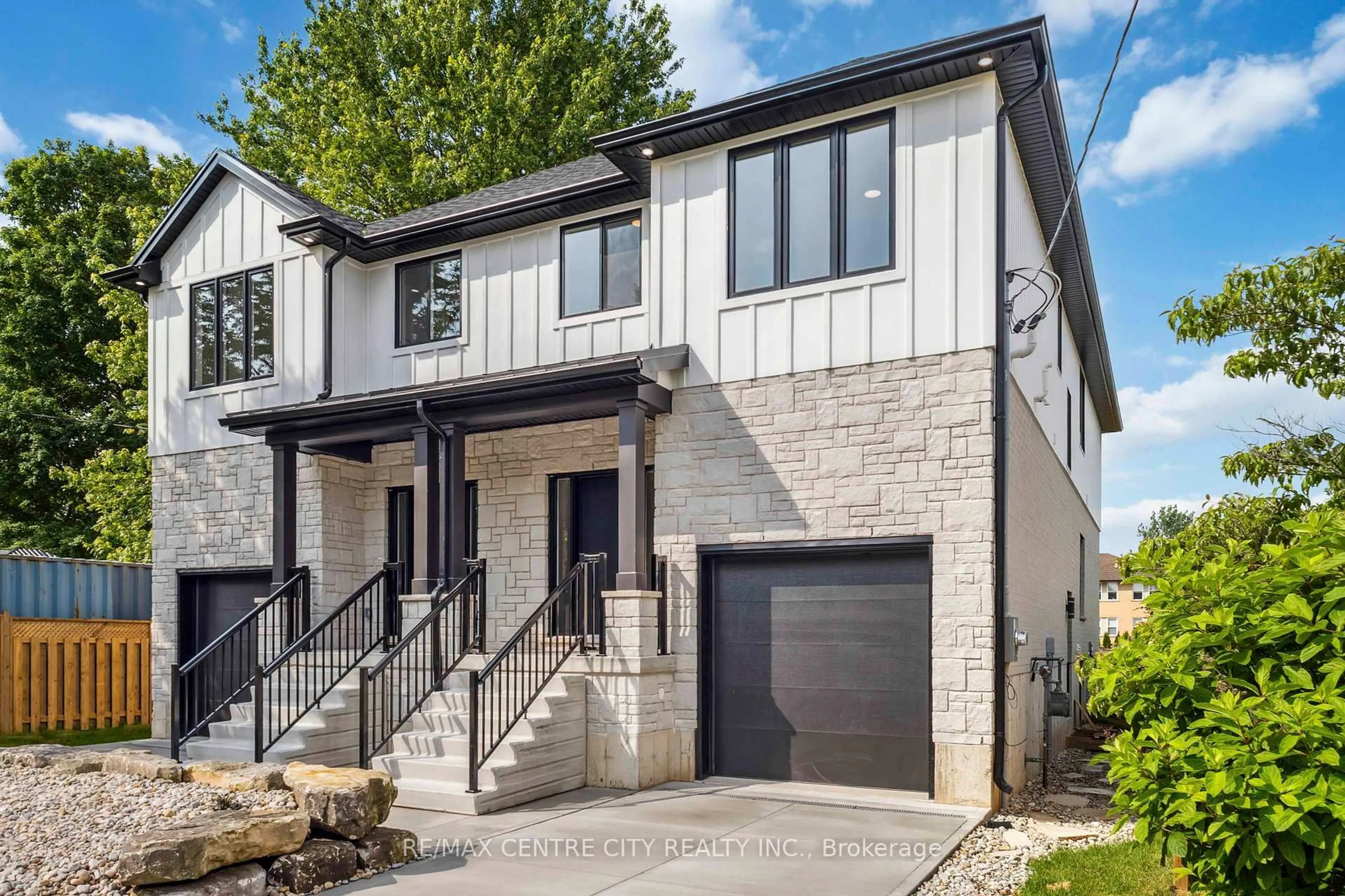 Home with brick exterior material, street for 186 QUEEN St, Dutton/Dunwich Ontario N0L 1J0